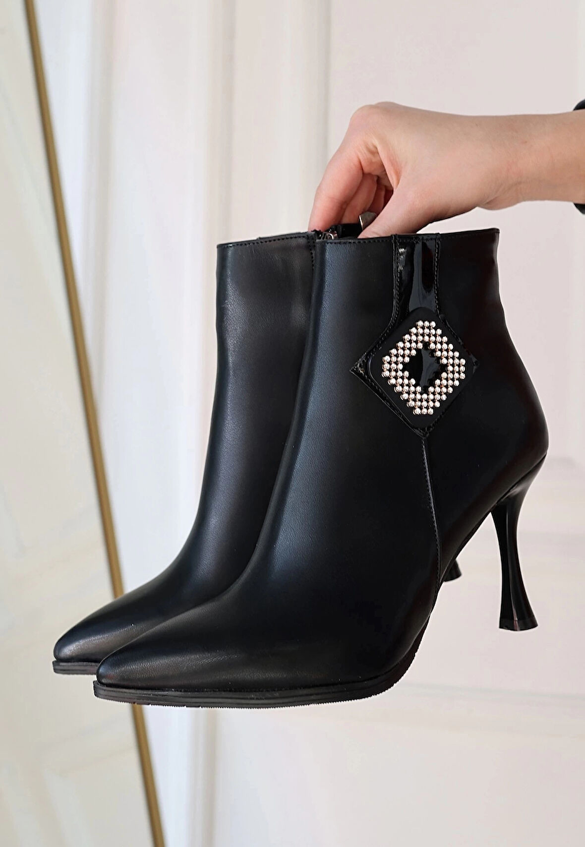 BİÇOMİ Moose Siyah Cilt Topuklu Bot