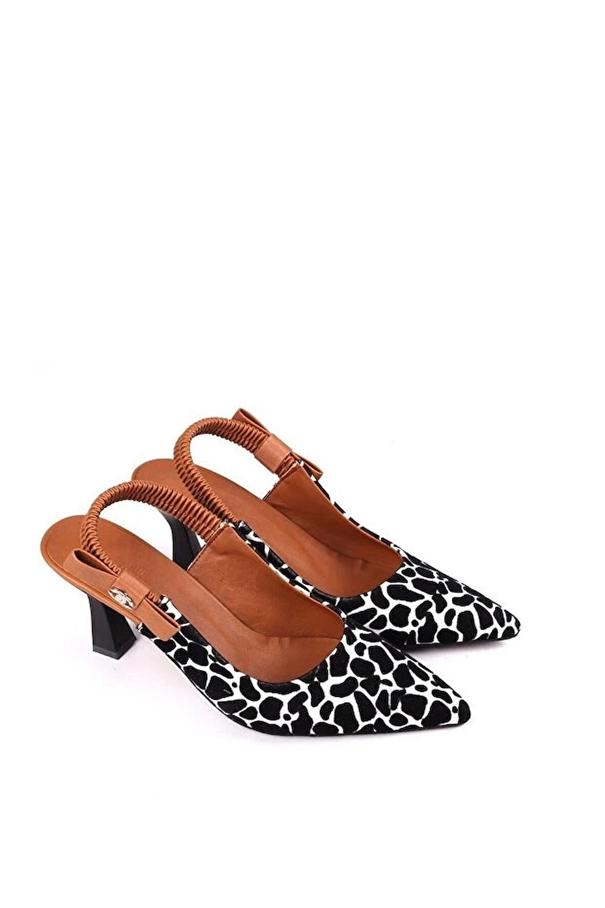 BİÇOMİ Toran Beyaz Rugan Siyah Süet Detaylı Topuklu Ayakkabı