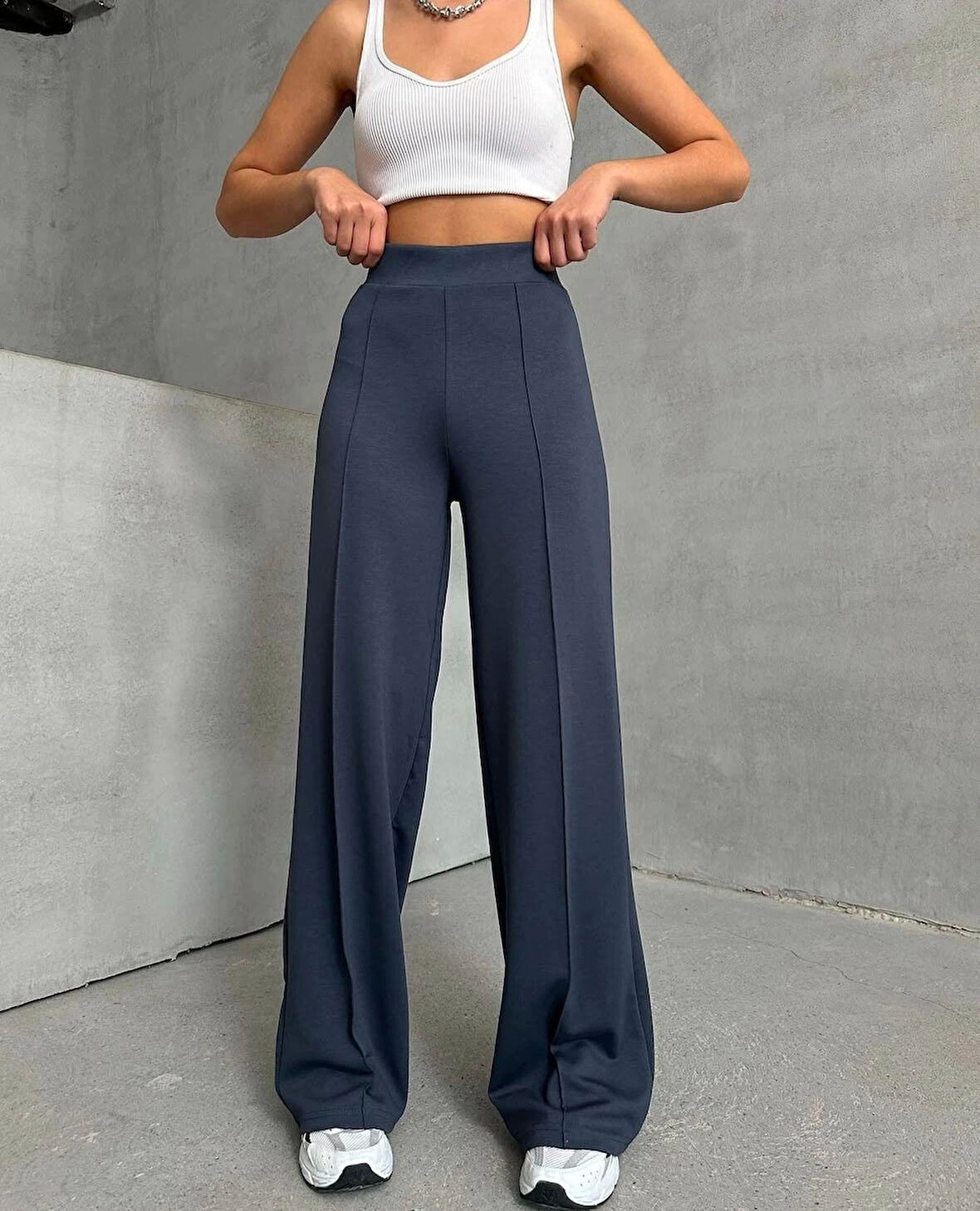 BİÇOMİ önü çımalı pantolon füme