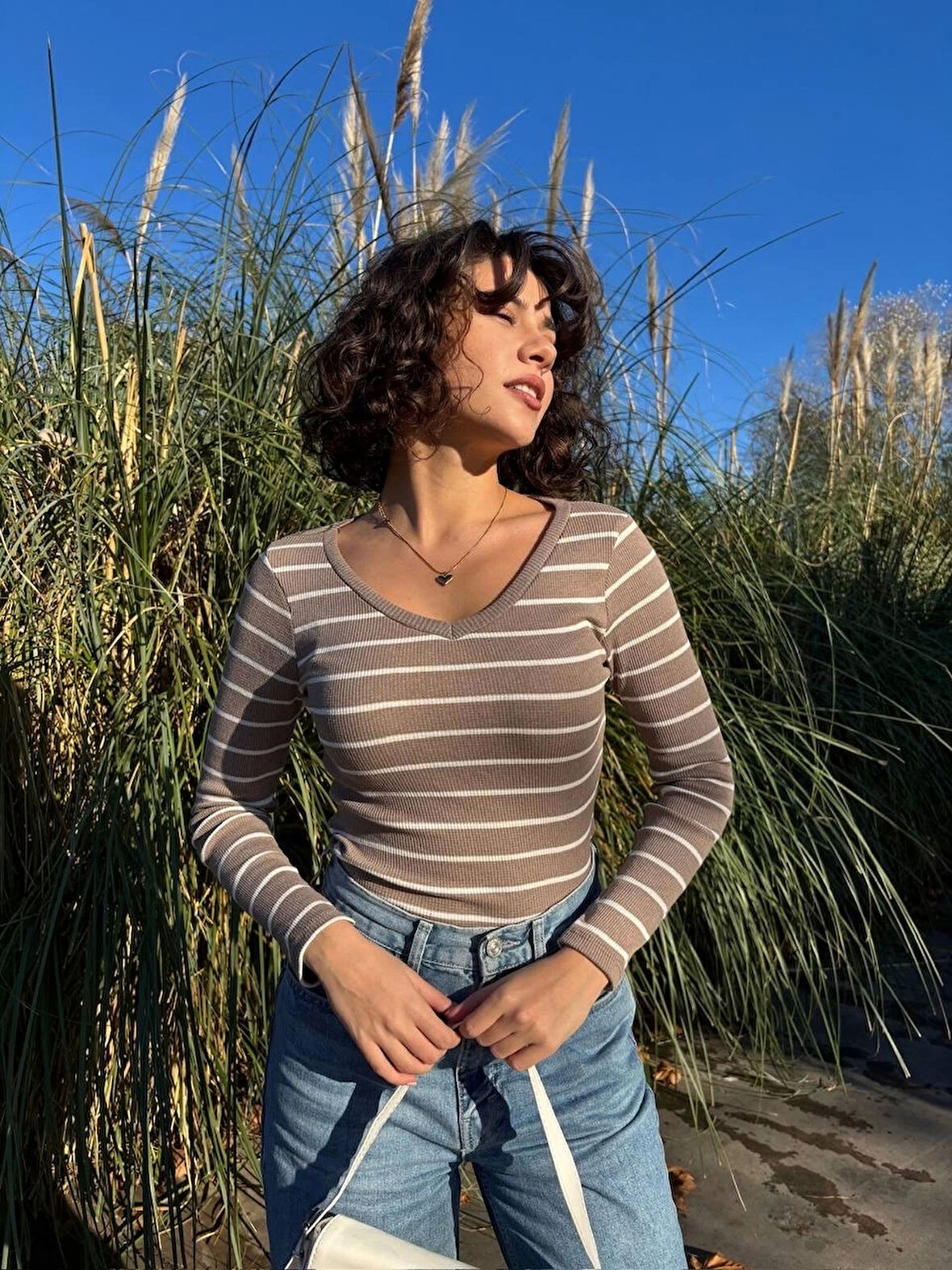 BİÇOMİ V yaka çizgili bluz bej A3699