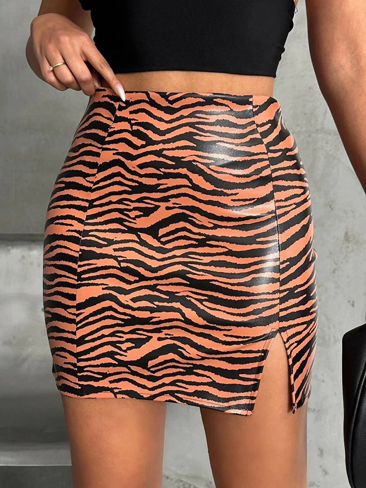 BİÇOMİ Tek yırtmaçlı zebra desenli deri etek kahvesiyah w24475-S