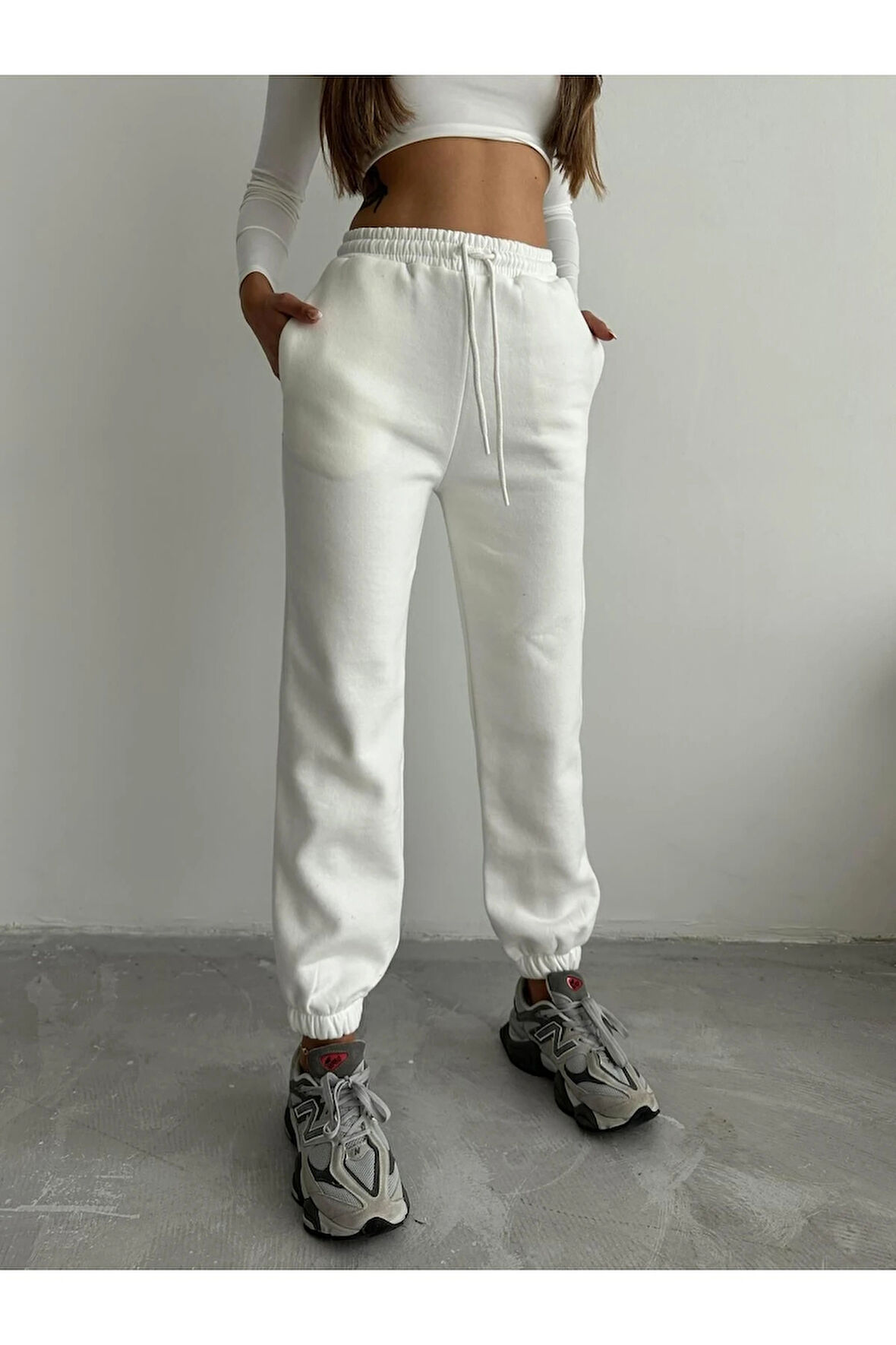 BİÇOMİ 3 iplik şardonlu paça lastikli eşofman beyaz is001