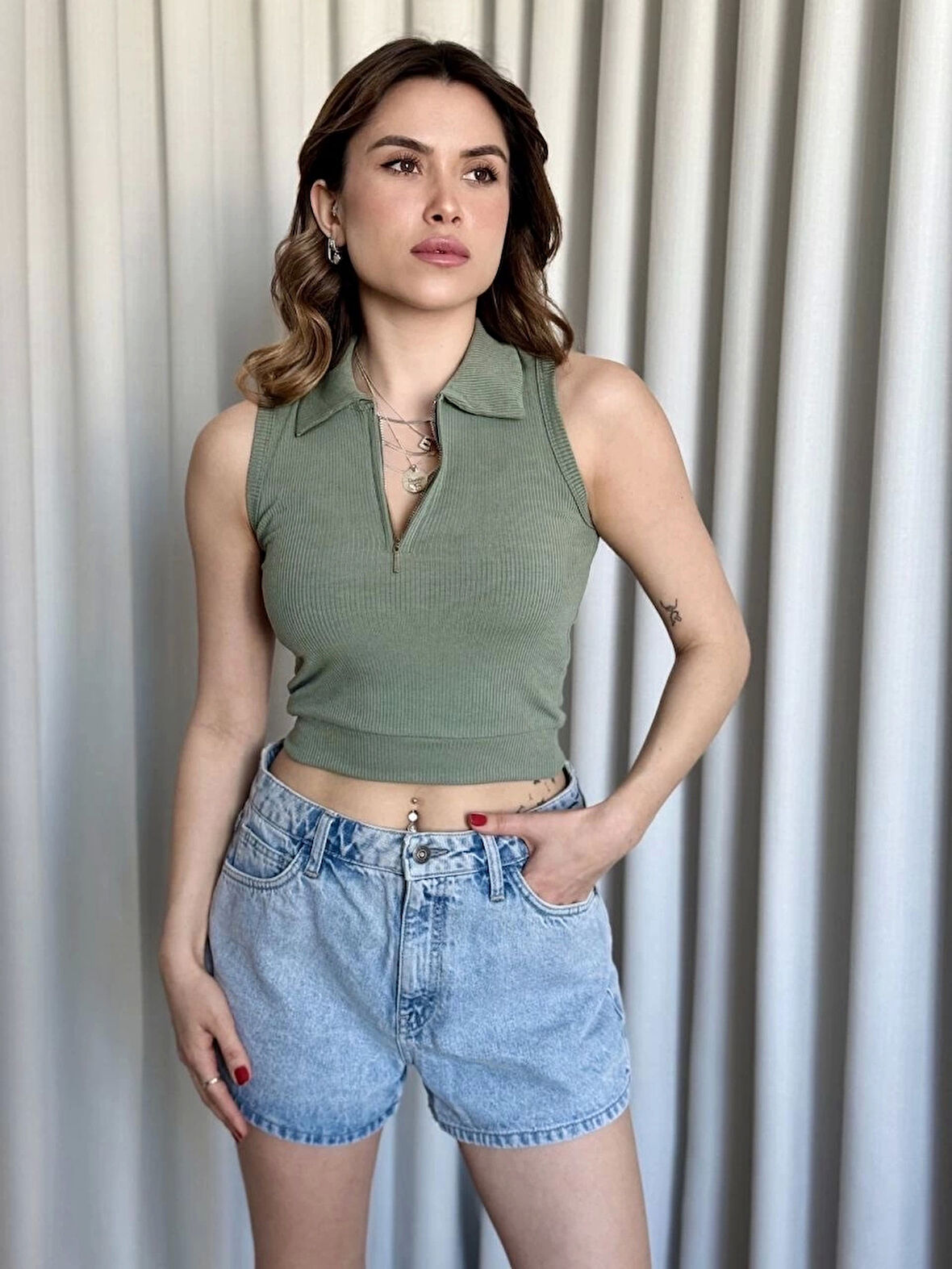 BİÇOMİ Kısa fermuarlı crop