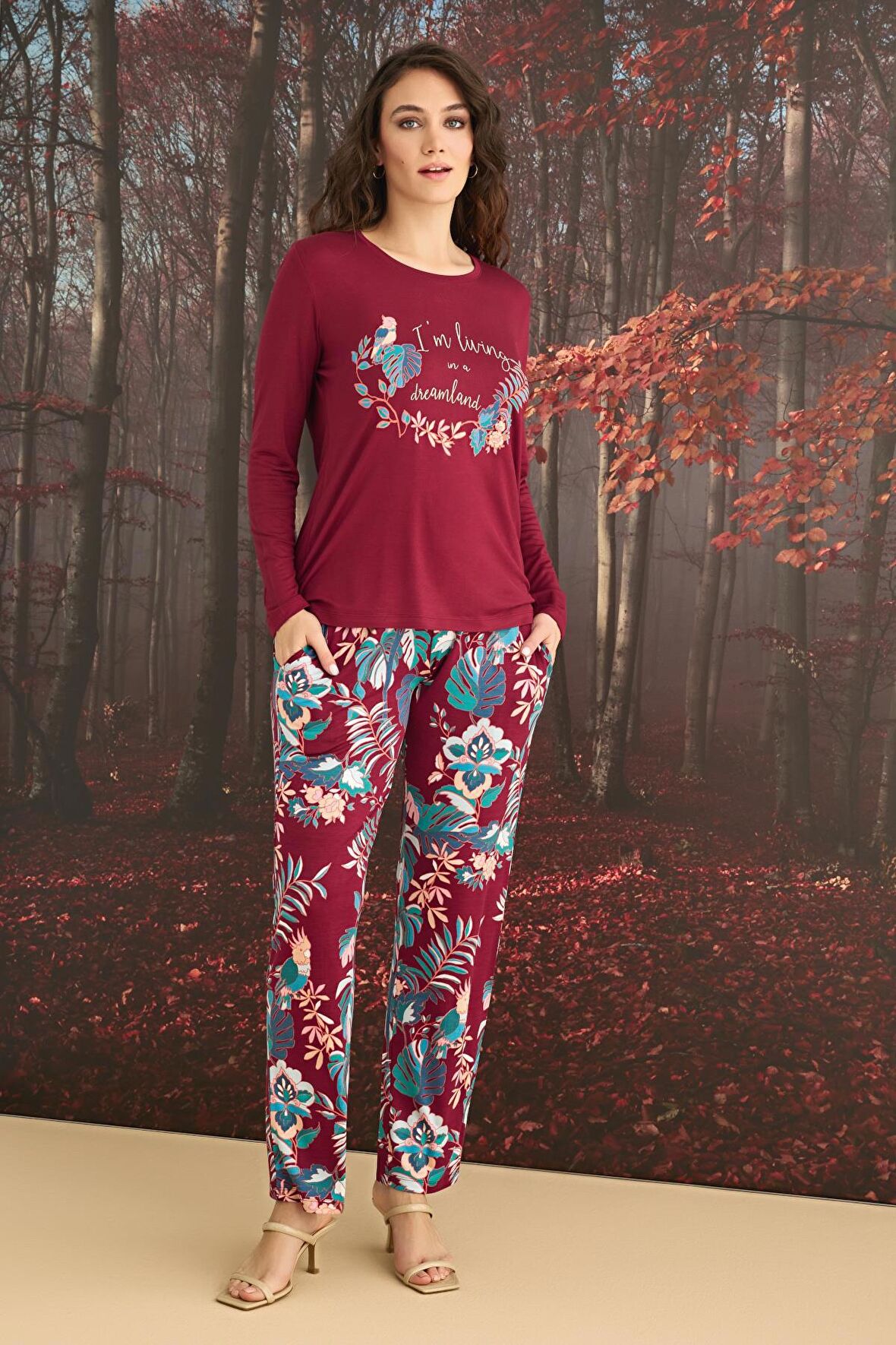 Monamise Kadın Çiçek ve Yaprak Desenli "I'm Living In a Dreamland" Pijama Takımı 23146 