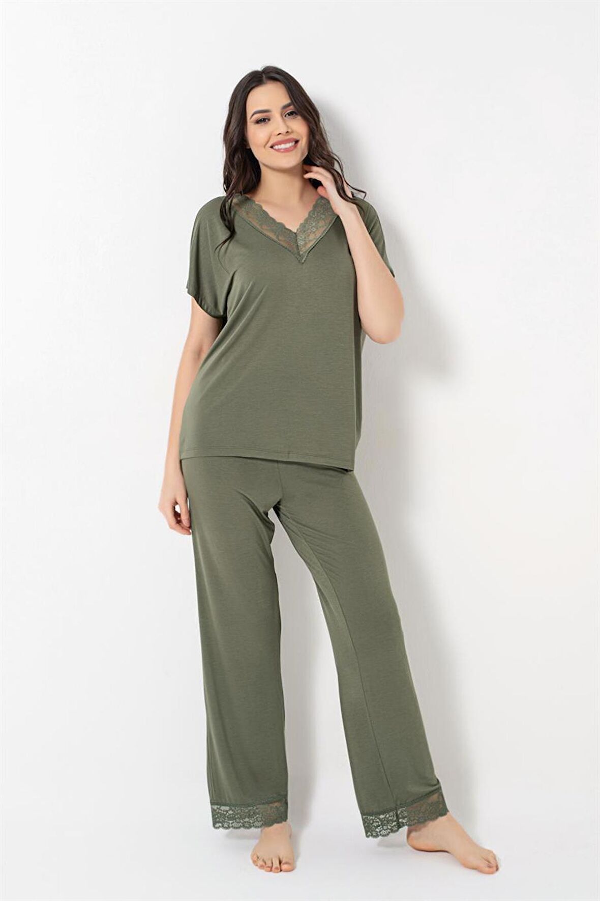 Kısa Kollu V Yakalı Dantelli Pijama Takımı