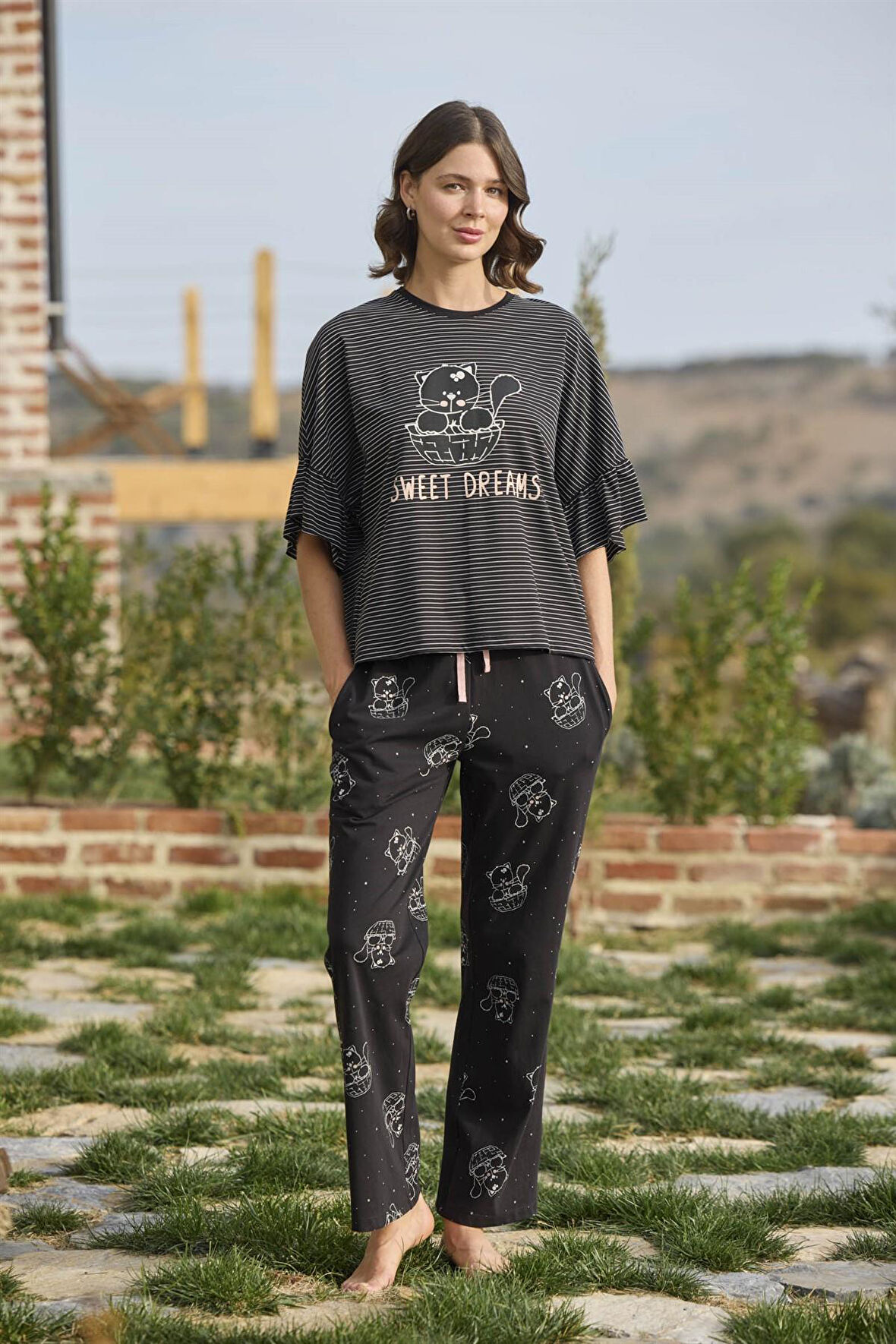 Monamise Kadın Çizgi ve Kedi Desenli ve Basklılı "Sweet Dreams" Pijama Takımı 24126 