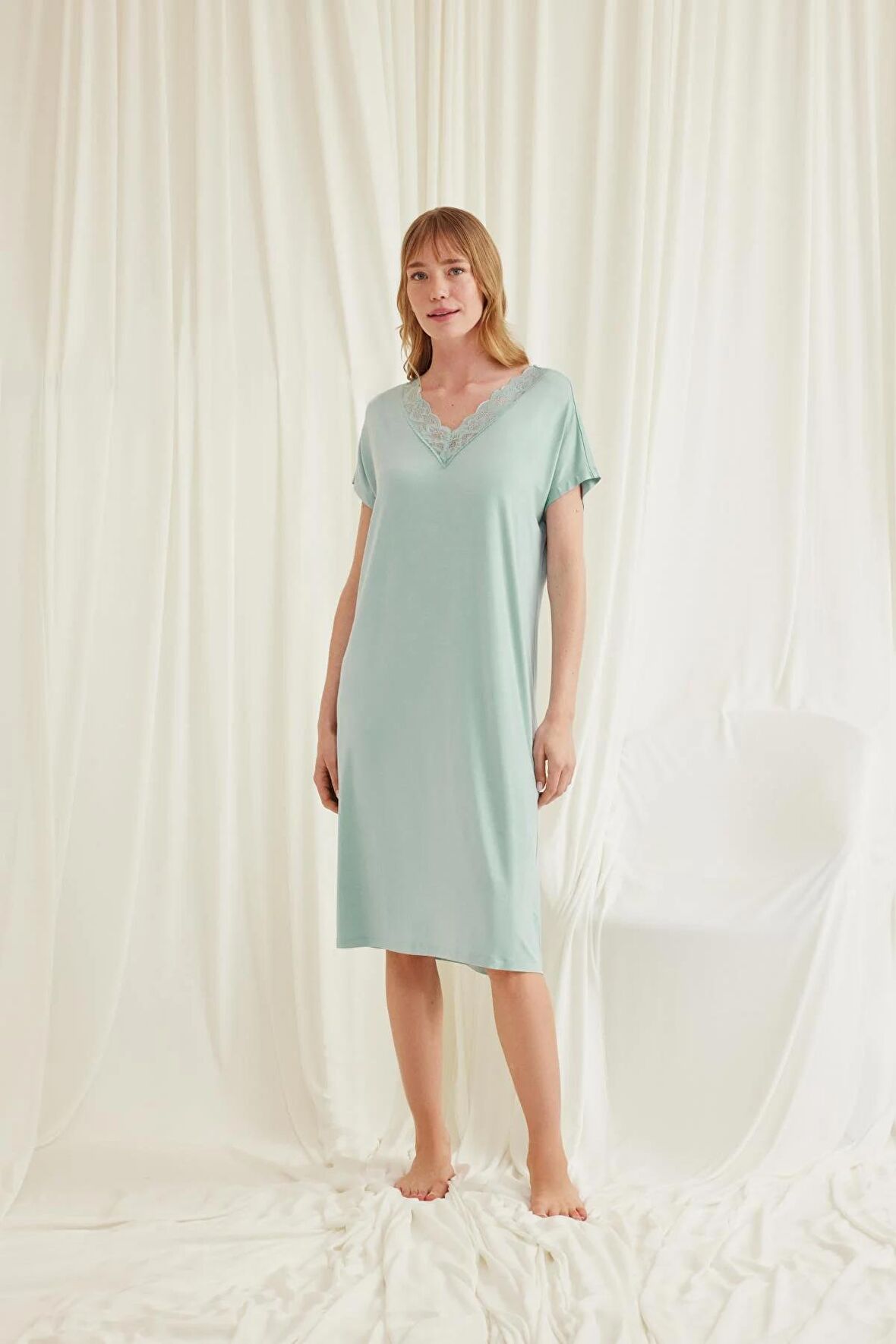 Monamise Kadın Yakası Dantelli Kısa Kollu Gecelik 18591 