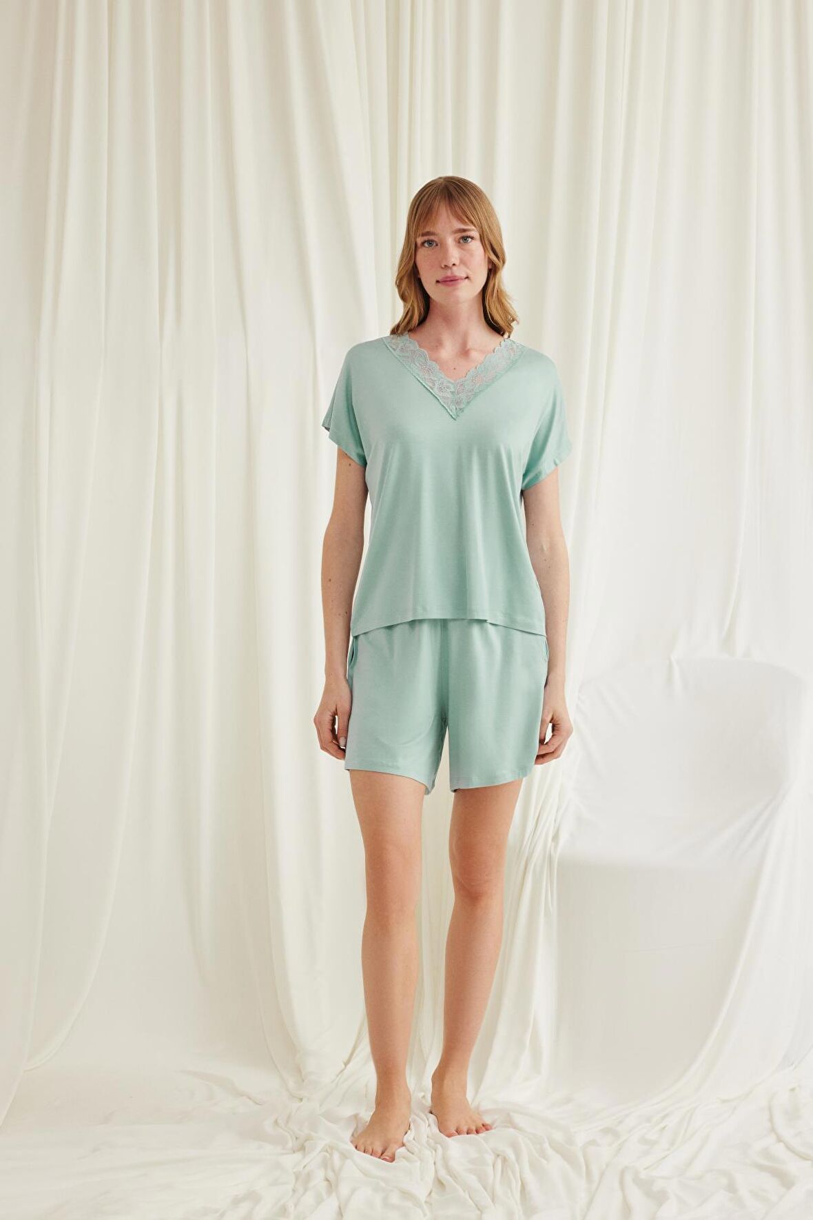 Monamise Kadın Kısa Kollu Dantelli V Yaka Şort Takımı 18592 