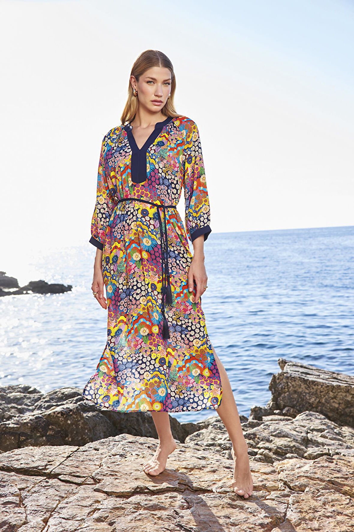 Monamise Kadın Çiçek Desenli Yırtmaçlı Truvakar Kollu V Yaka Elbise 25055 