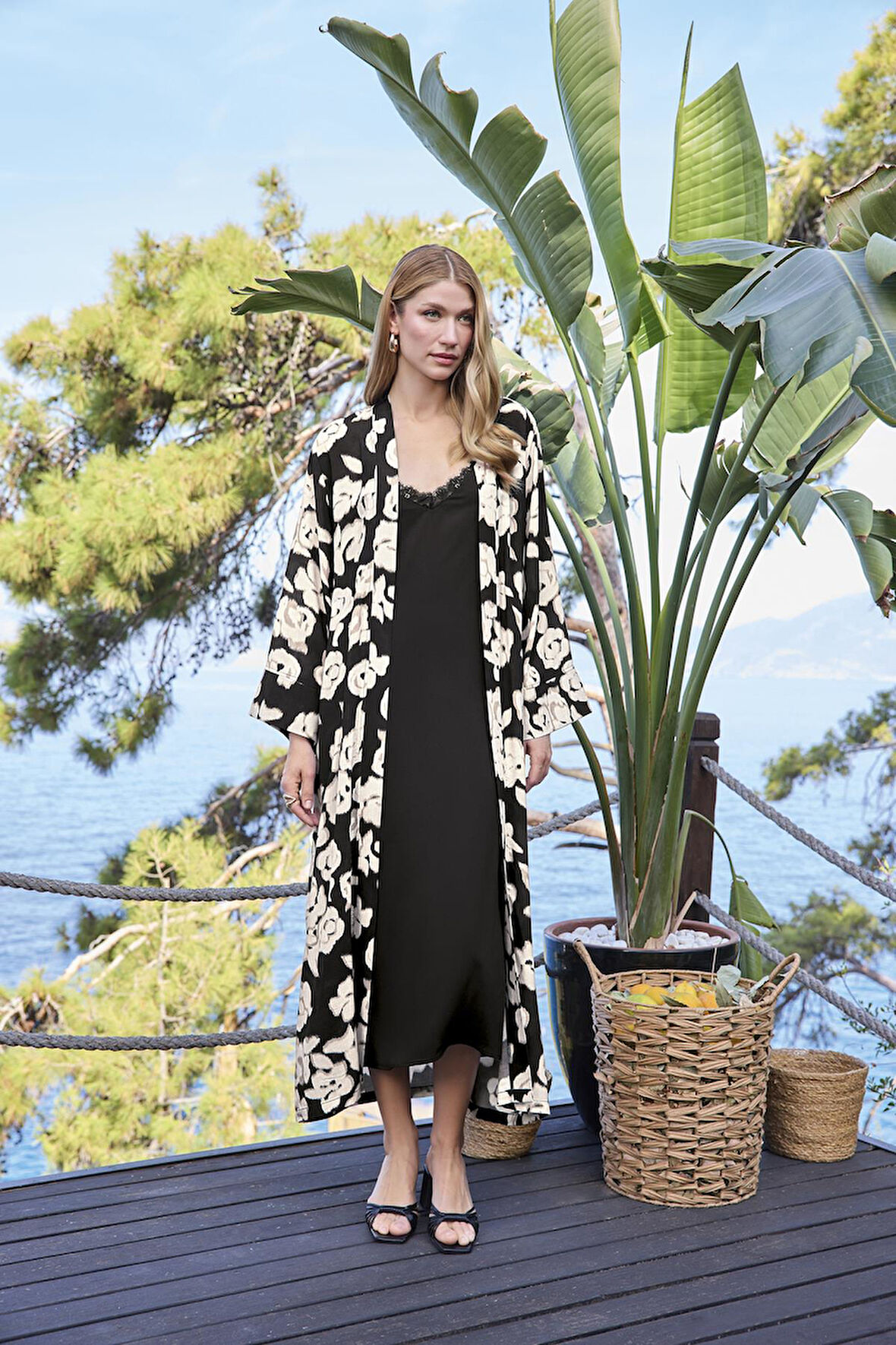 Monamise Kadın Desenli Dantelli ve Dekolteli Sabahlık Takımı 25062 