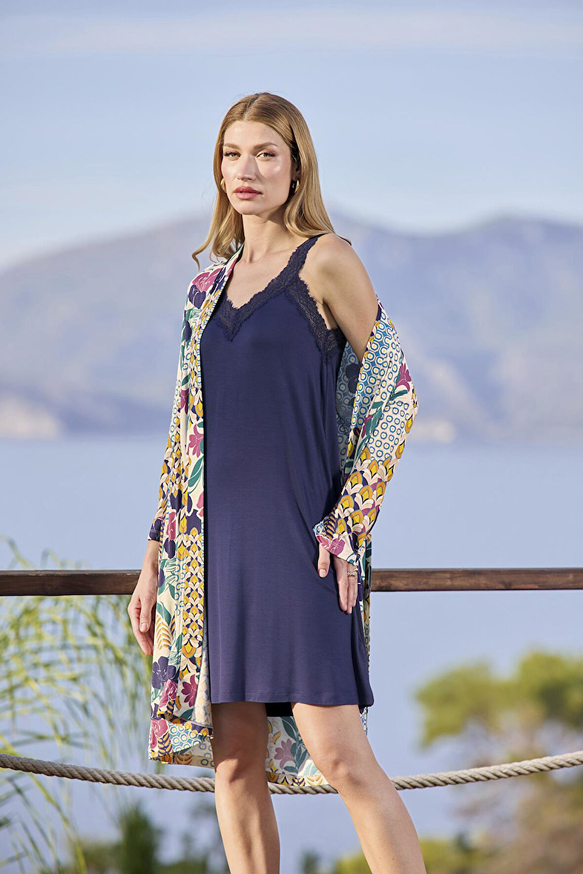 Monamise Kadın Çiçek ve Yaprak Desenli Dantelli ve Dekolteli Büyük Beden Sabahlık Takımı 25086BAT. 