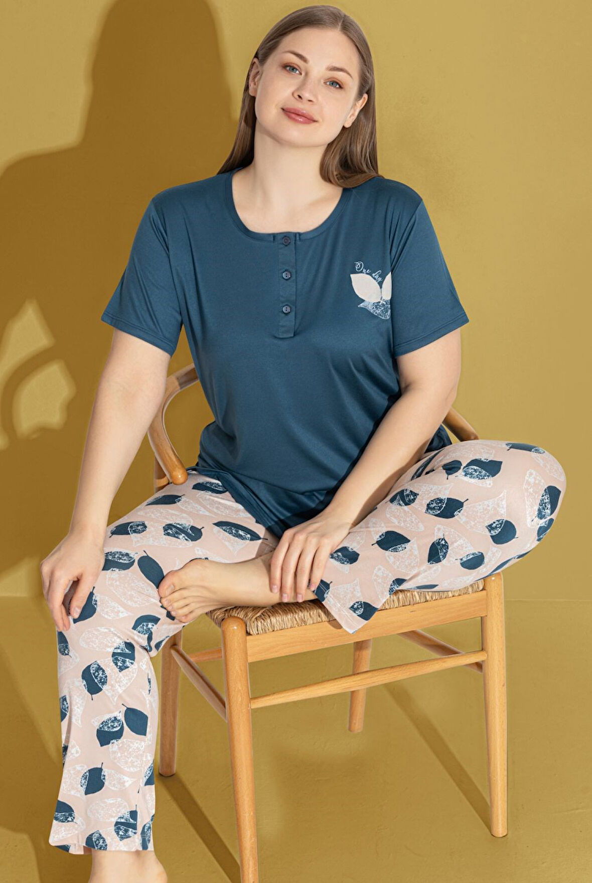 Kadın Desenli 3 Düğmeli Bisiklet Yaka Yazlık Pamuk Likra Büyük Beden Kısa Kol Pijama Takımı