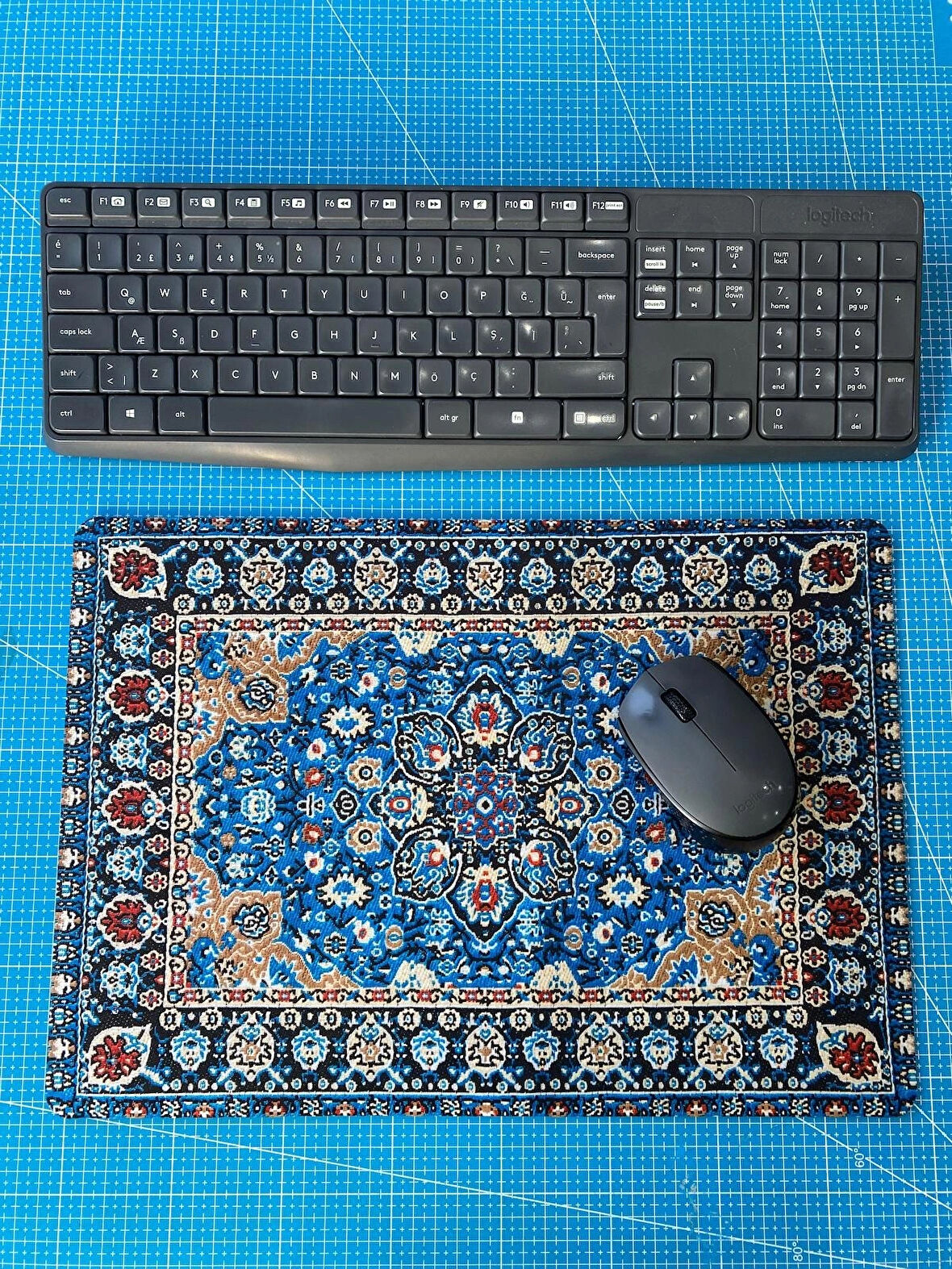 Rakkun Shop - Mavi Renkli Halı Desenli Mouse Pad (28x40 cm)