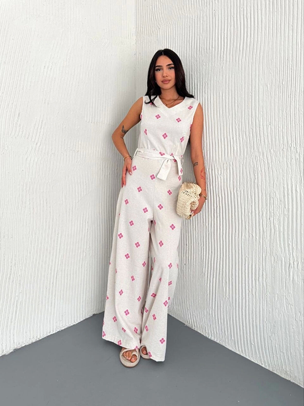 Sırt dekolteli keten beyaz tulum S1036