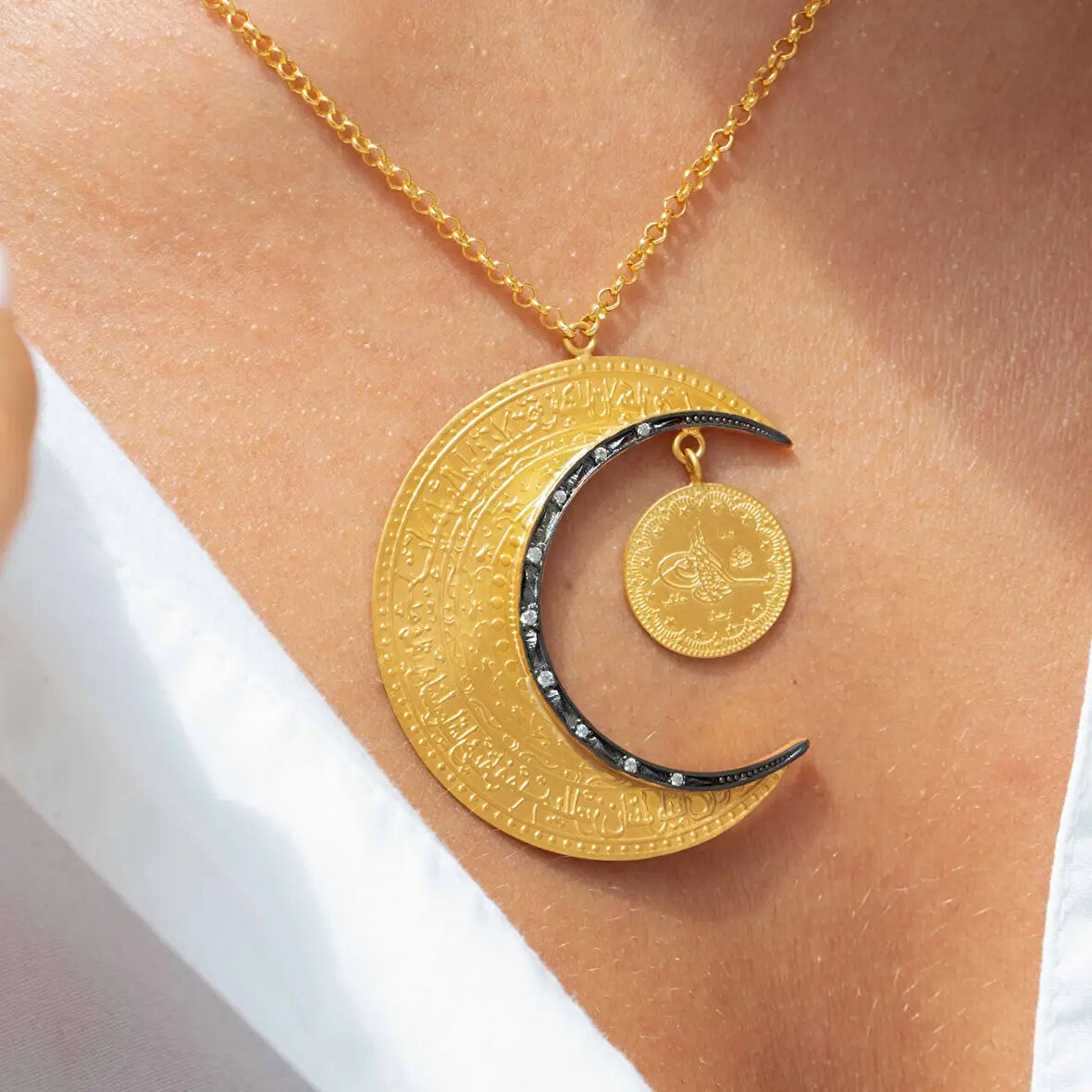 Hilâl-i Aşk" (Aşkın Hilali)