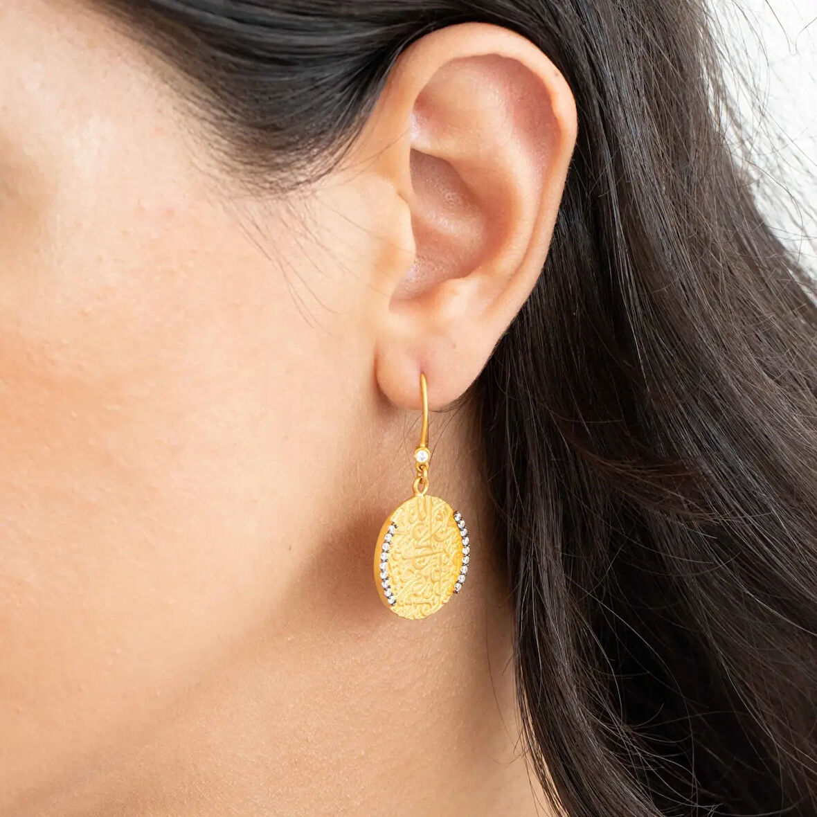 "Fısıltı" Tasarım Altın Küpe