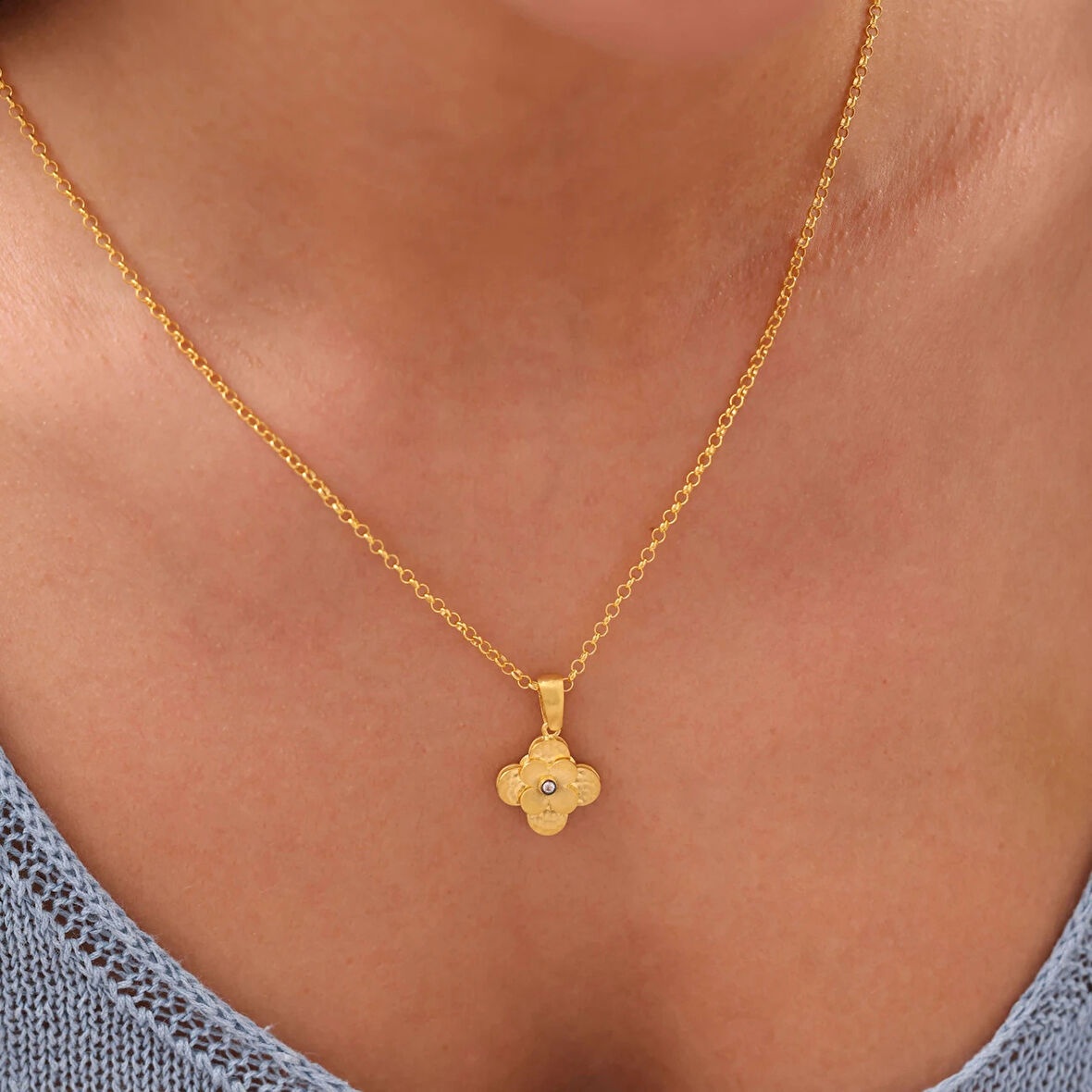 Nisera Themis Altın Tasarım Küpe