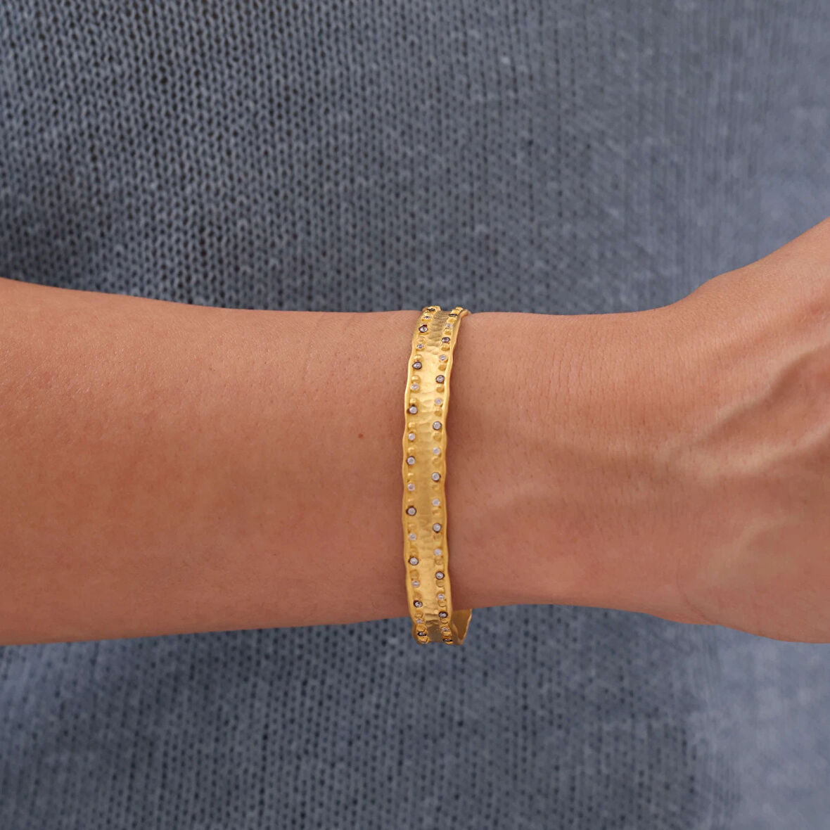 Nisera Cirelia Kelepçe