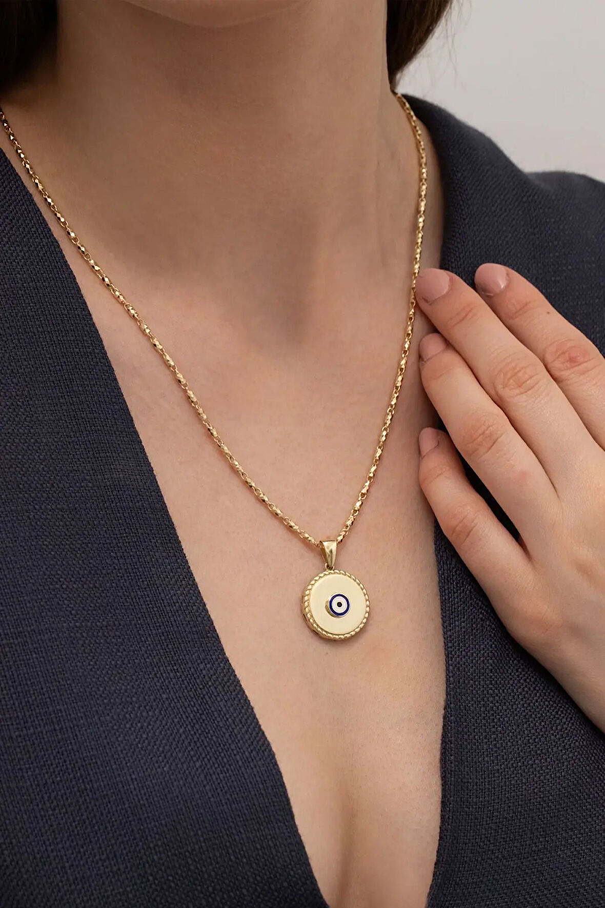 Nazar Boncuklu Mineli Yuvarlak Altın Kolye Ucu