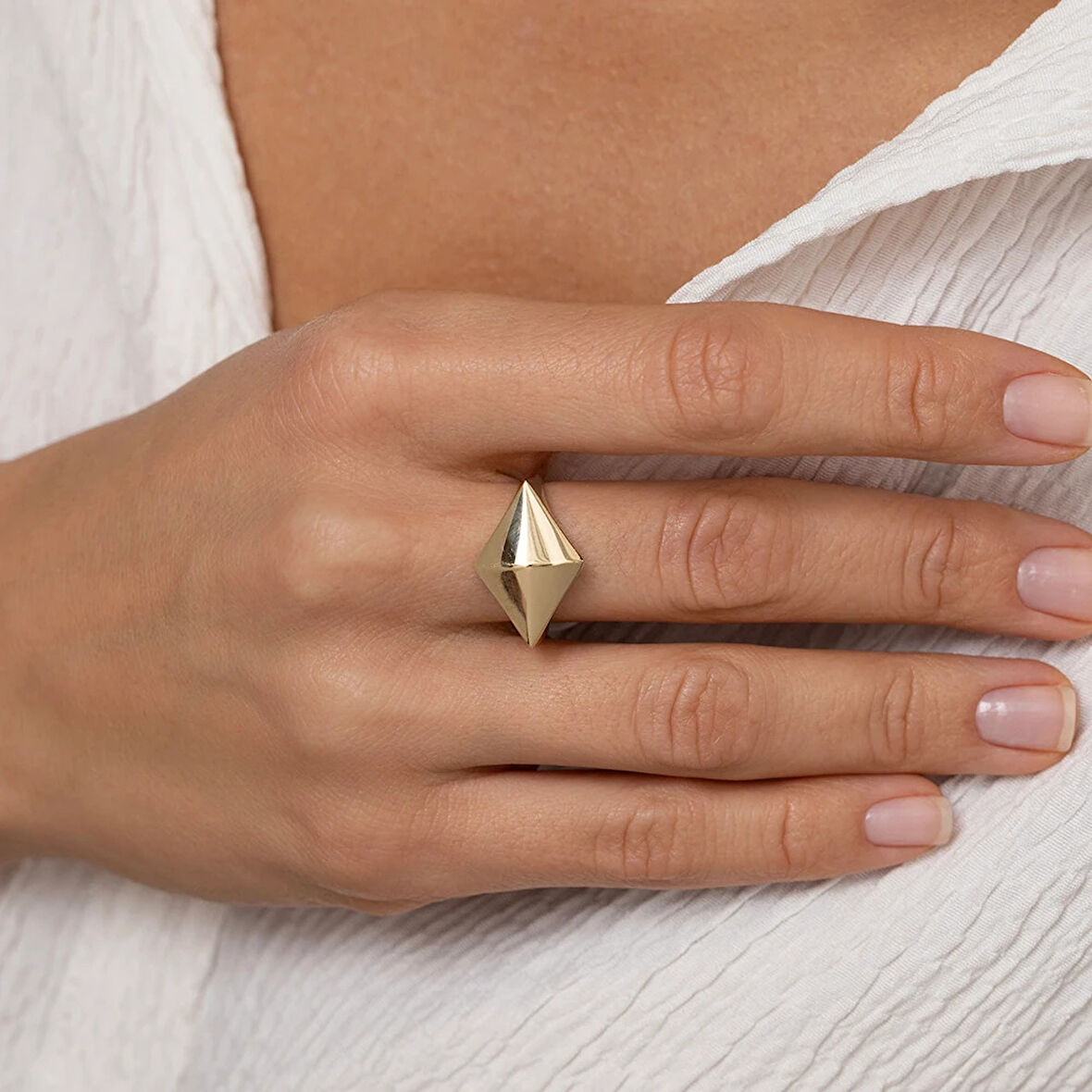 Üçgen Tasarım Altın Yüzük
