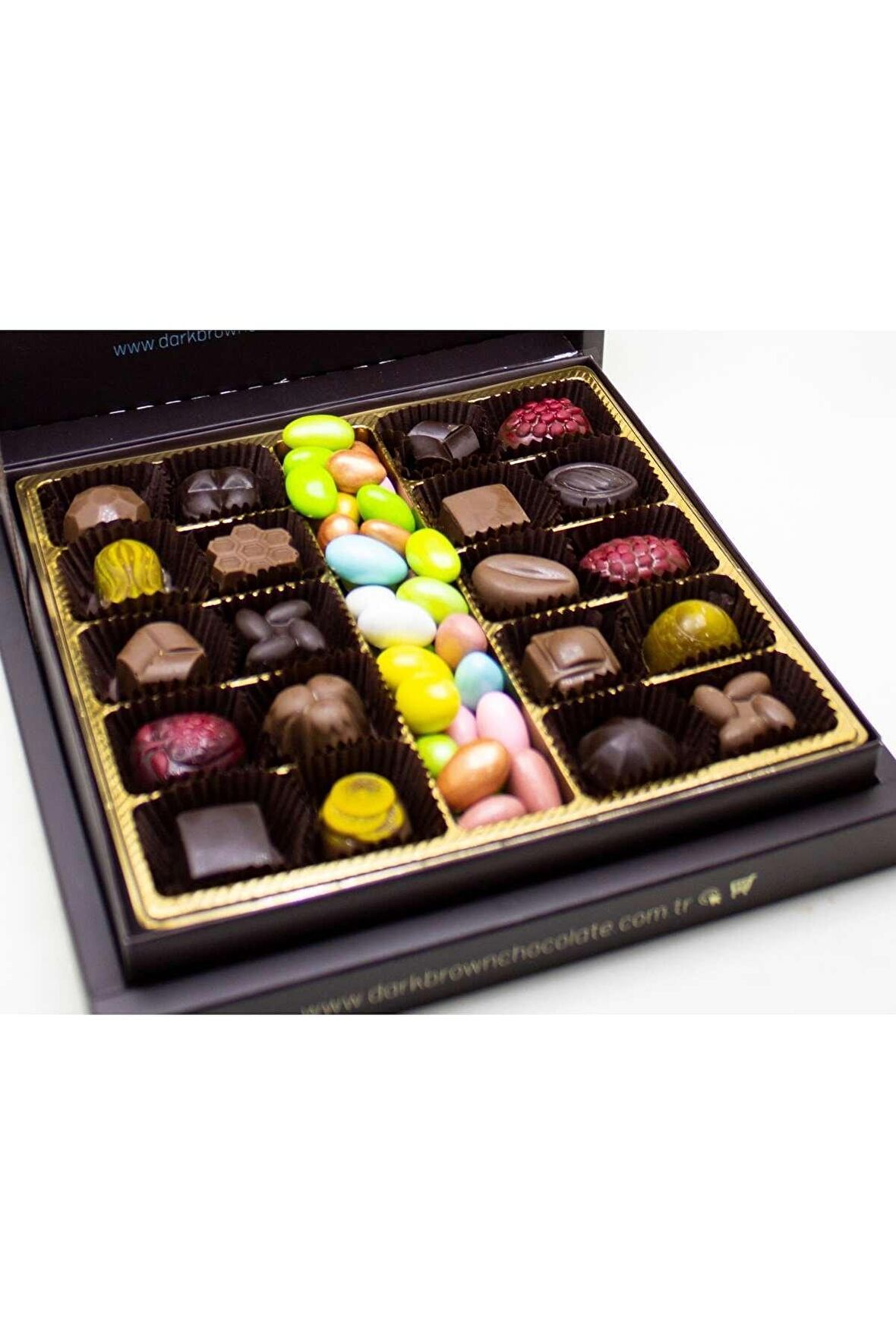 Dark Brown Hediye Çikolata 20 Spesiyel ve Badem Drajeli El Yapımı Katkısız Çikolata