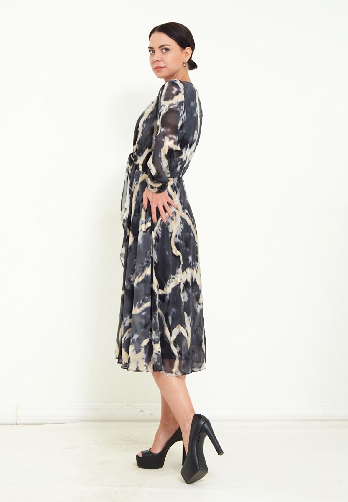 Modatalika Kadın Şifon Kumaş Dijital Gold Varak Baskı Detaylı Midi Elbise