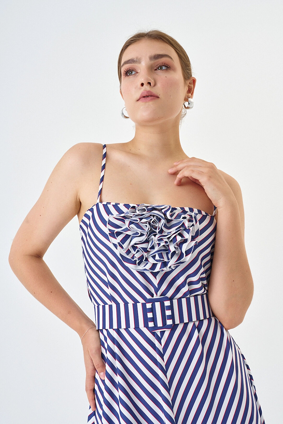 Modatalika Yeni Sezon Askılı Gül Ve Kemer Detaylı Çizgili Elbise