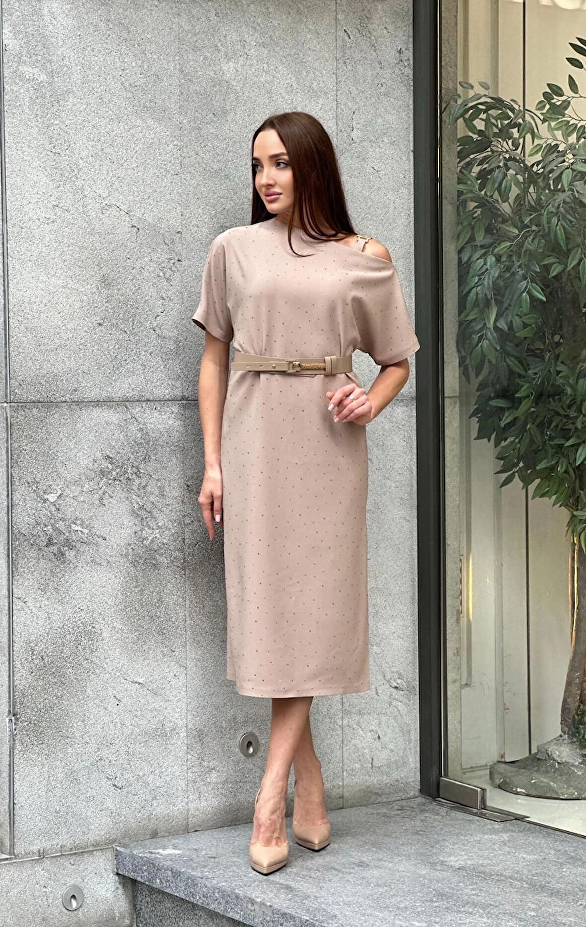 Trend Kadın Minimalist Şıklığın Renkli Dokunuşları Omuz Detaylarıyla Fark Yaratan Tasarım