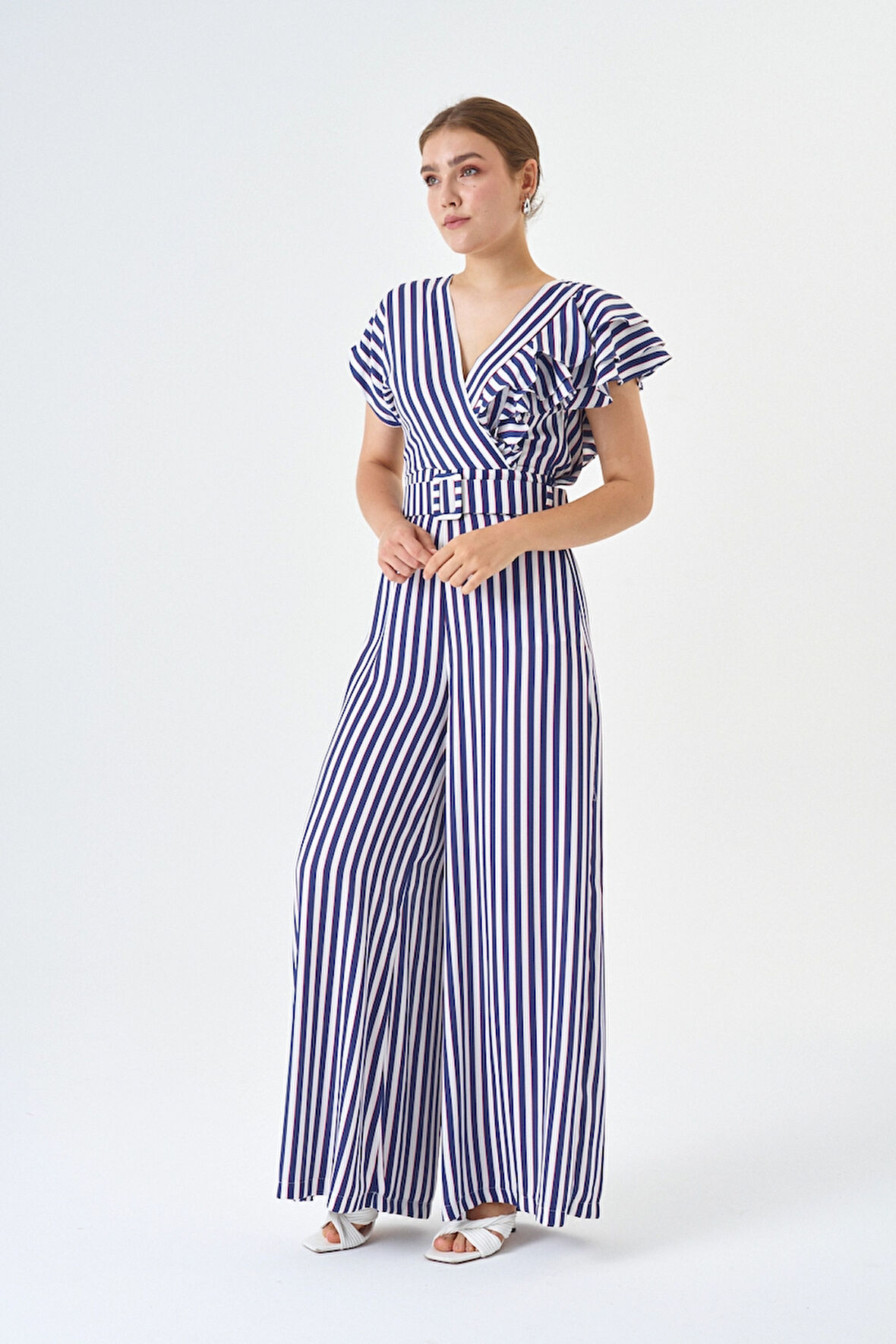 Fırfır Detaylı Bluz Ve Bol paça Pantolon Çizgili Kemerli Tulum