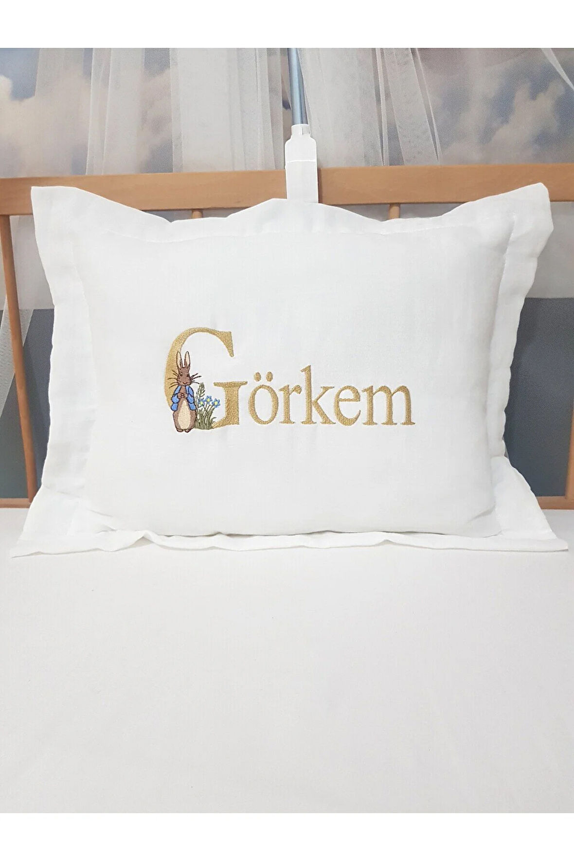 Volanlı Nakışlı Müslin Kırlent Kılıfı - I·simli Bebek Yastığı - Dolgulu Yastıklı
