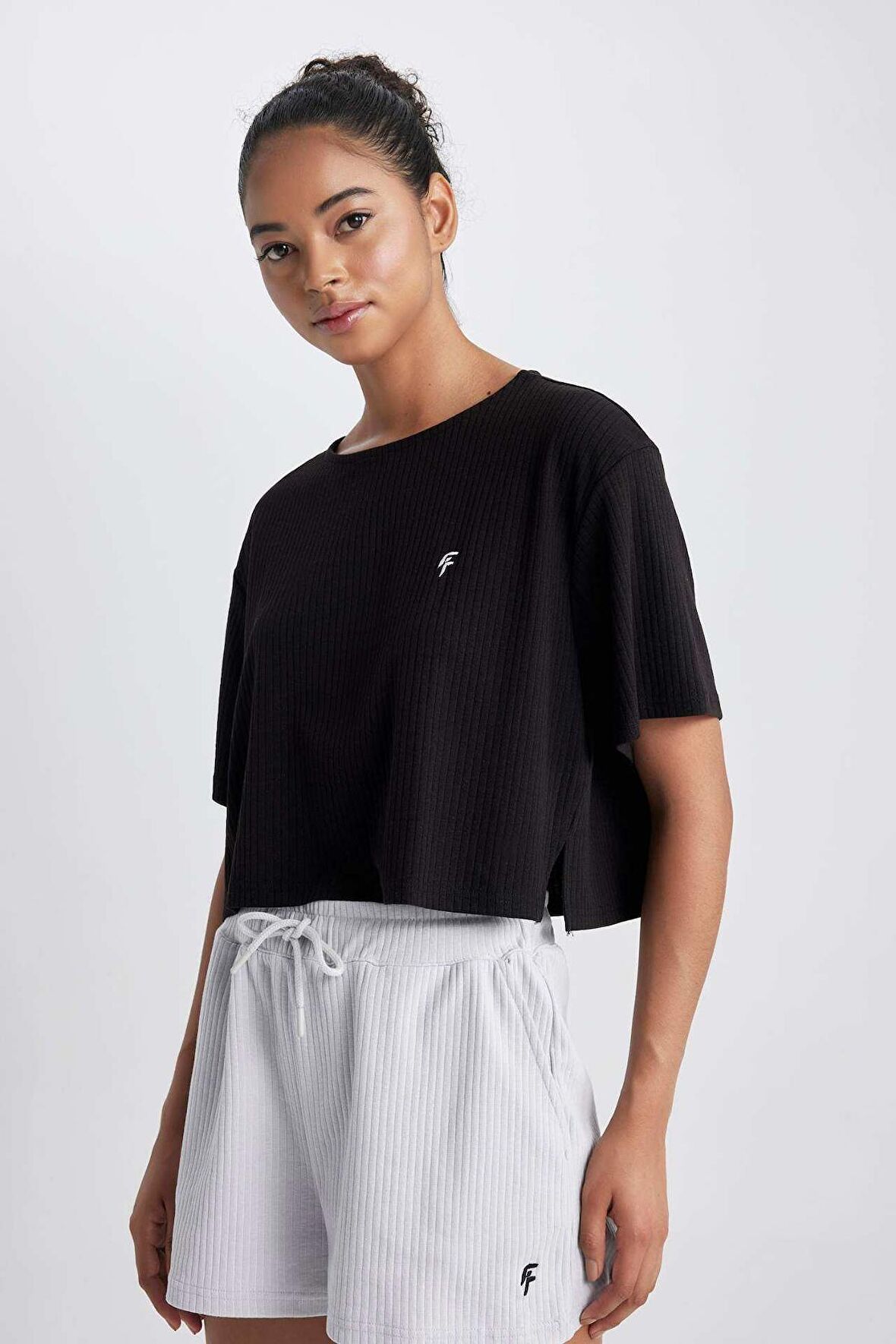 DeFactoFit Cropped Fit Bisiklet Yaka Sporcu Ribana Kısa Kollu Tişört A9916AX23HSBK81