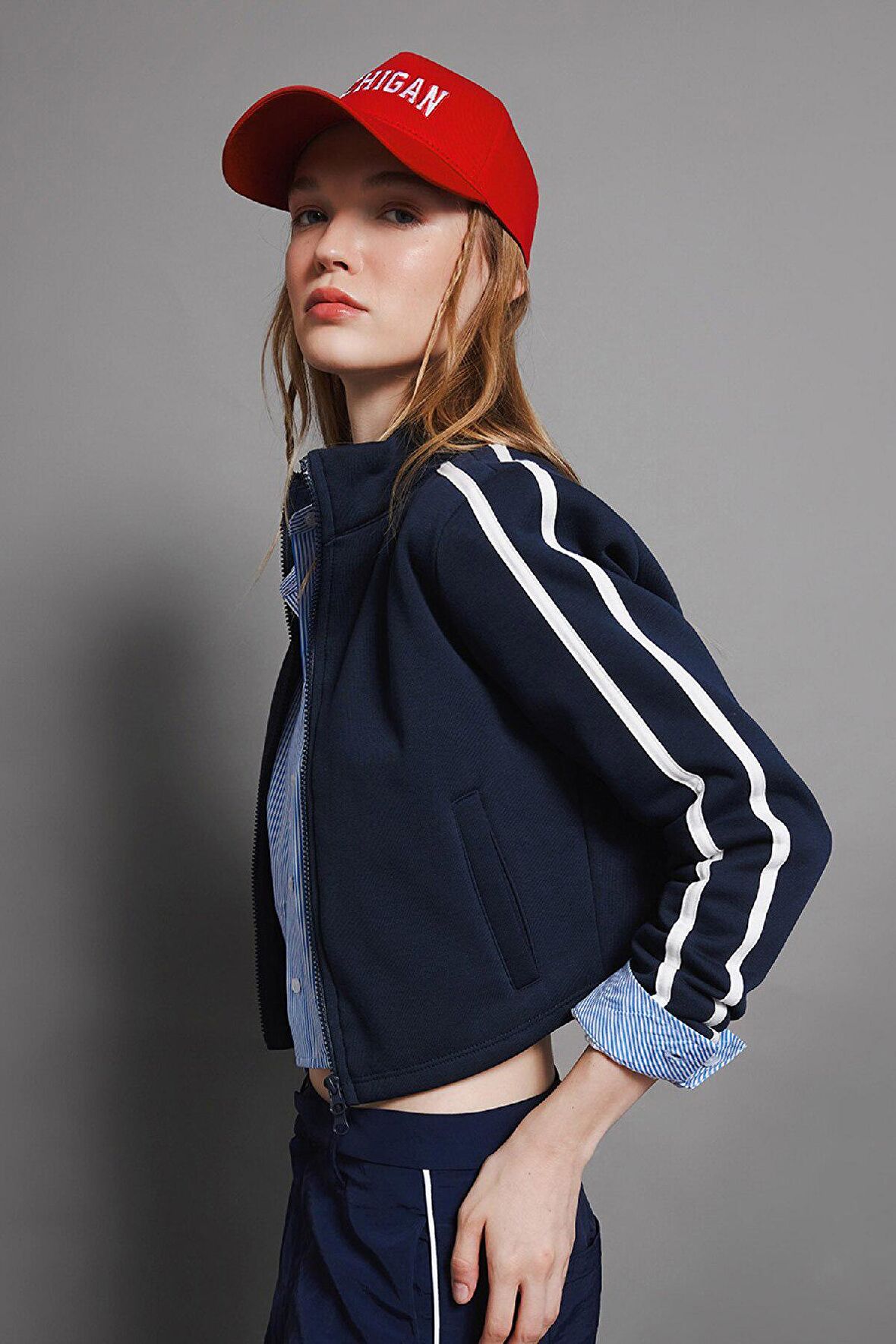 DeFacto Coool Fitted Dik Yaka Basic Düz Cepli Fermuarlı Sweatshirt D4751AX24AUNV241