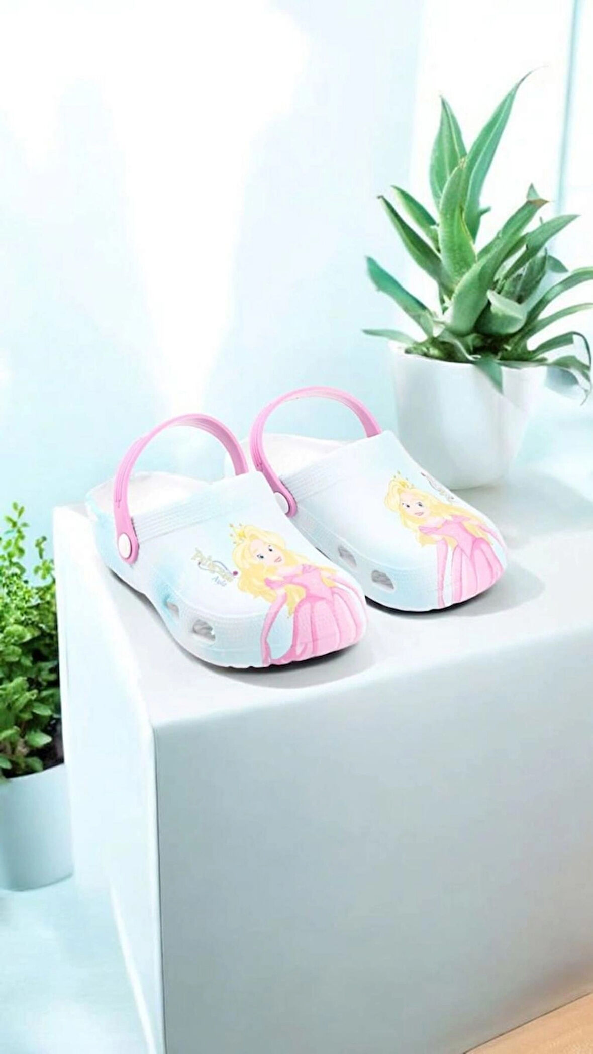 Prenses Baskılı Kız Çocuk Sandalet Terlik