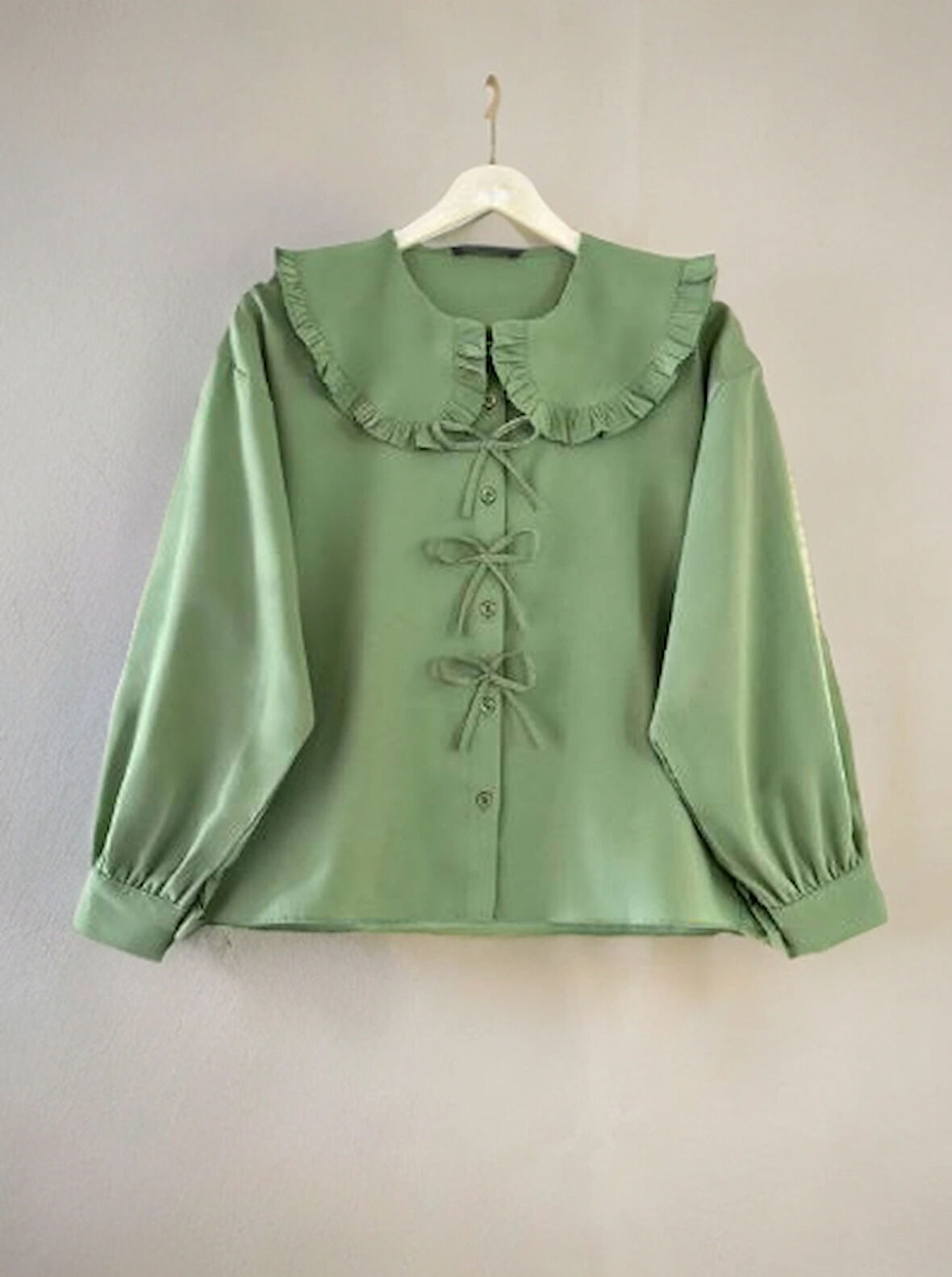 Bebe Yaka Fiyonk Detaylı Etek Üstü Crop Gömlek