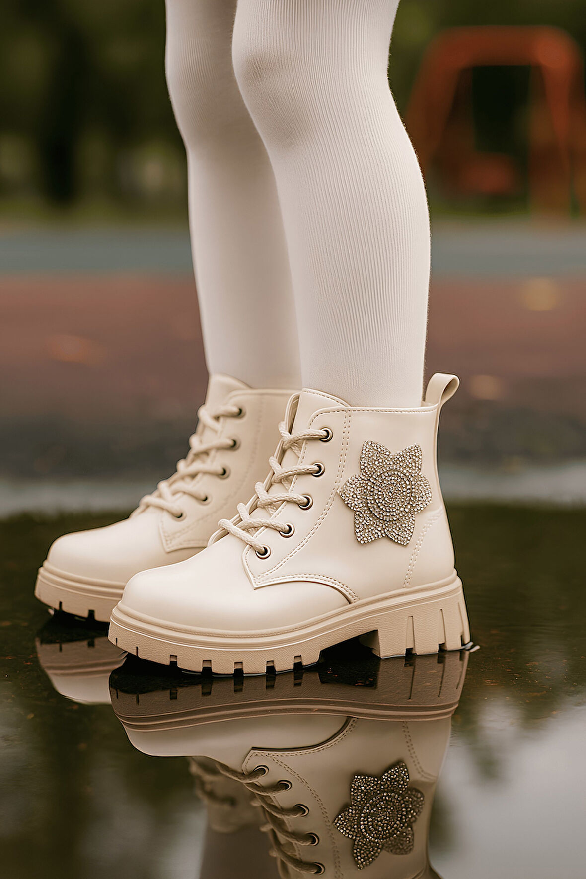 Günlük Çocuk Bot Rugan Çiçekli Taşlı Bağcıklı Fermuarlı Rugan Kalın Tıtrıklı Taban Bootie 600