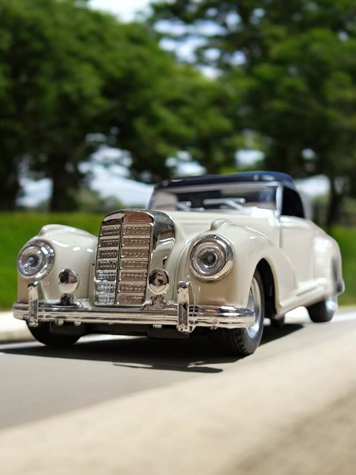 Nostaljik Klasik Metal Çek Bırak Araba Beyaz Kapılar Açılır ( 1/36 Ölçek ) Mod:2