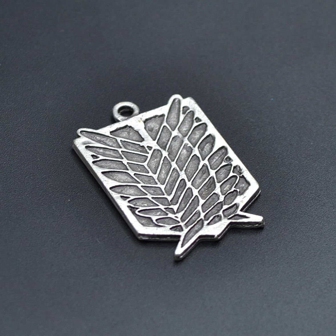 Attack On Titan Anime Kolye Ucu - Antik Gümüş Kaplama - Kod:132