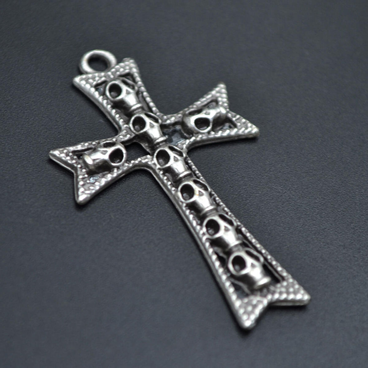 Kuru Kafalı Haç Kolye Ucu - Antik Gümüş Kaplama - Kod:208