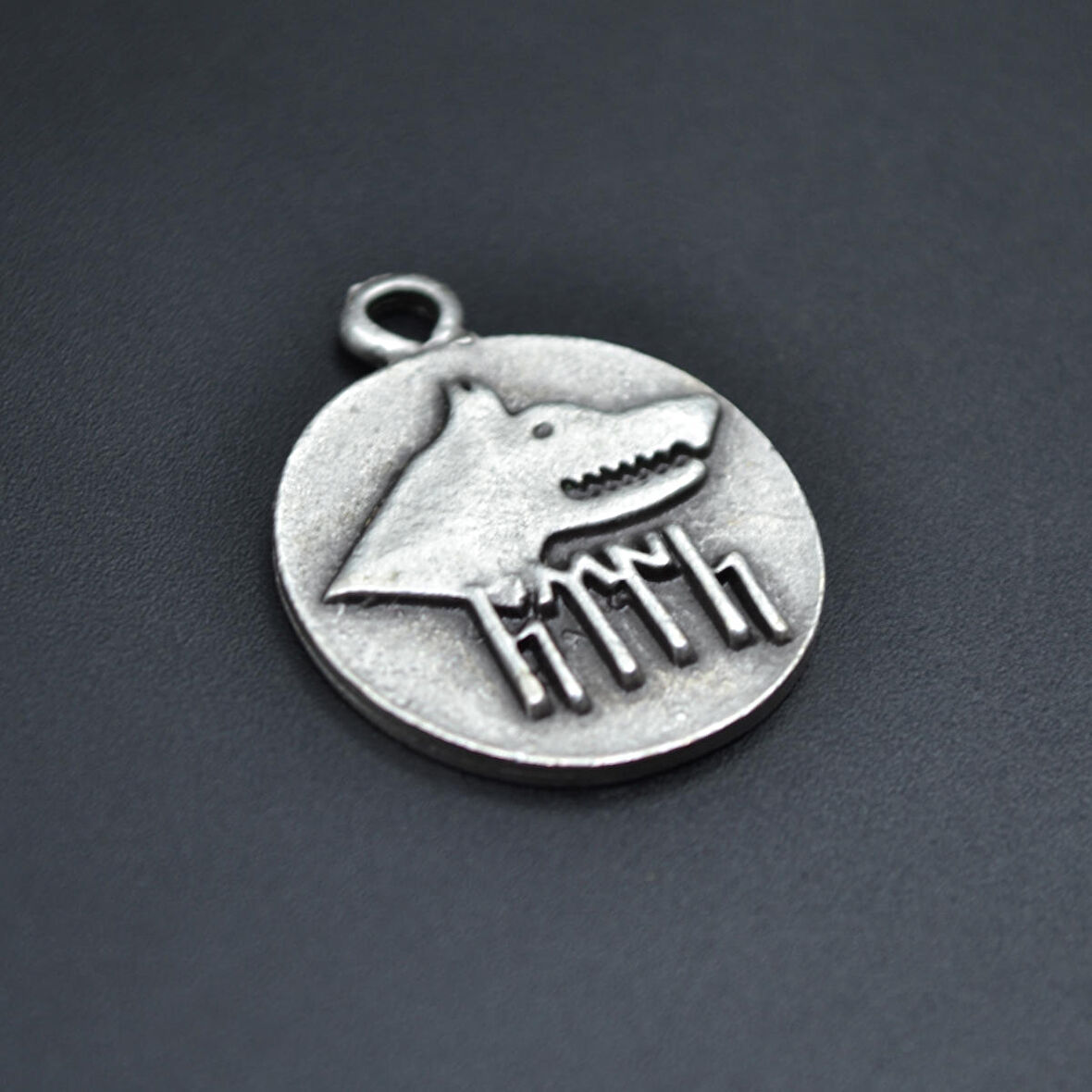 Göktürkçe Türk - Kurt Madalyon Kolye Ucu - Antik Gümüş Kaplama - Kod:258