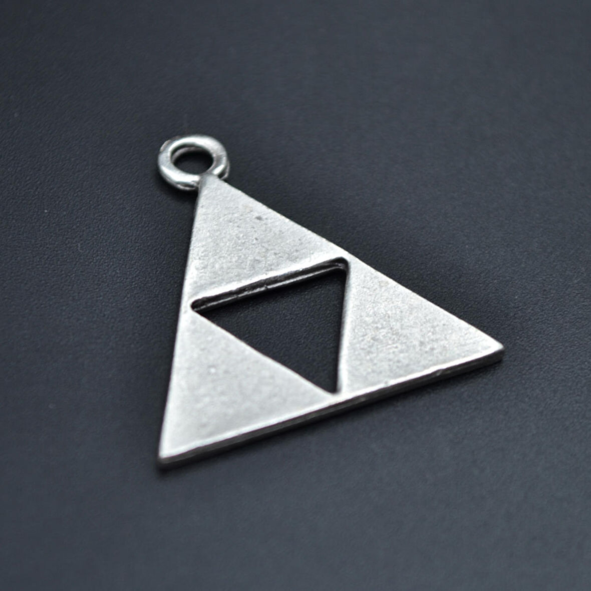 The Legend Of Zelda - Üçgen Kolye Ucu - Antik Gümüş Kaplama - Kod:53