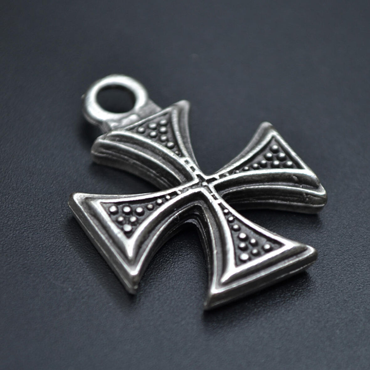 Desenli Gamalı Haç Kolye Ucu - Antik Gümüş Kaplama - Kod:46