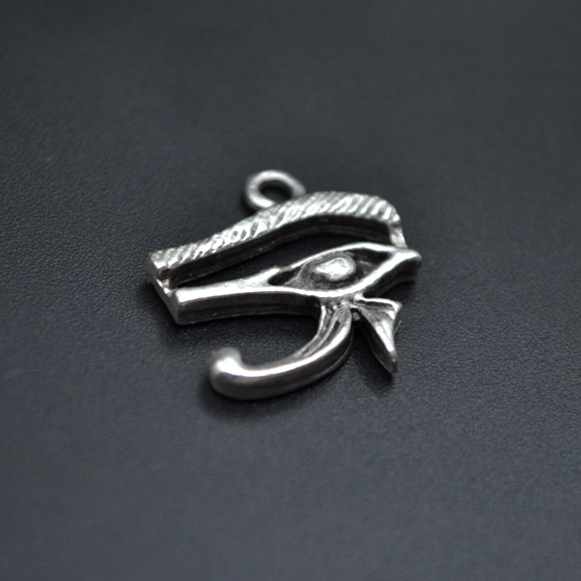 Minimal Horos'un - Ra'nın Gözü Kolye Ucu - Antik Gümüş Kaplama - Kod:248