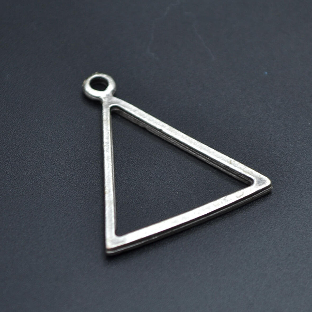 Üçgen Geometrik Kolye Ucu - Antik Gümüş Kaplama - Kod:131