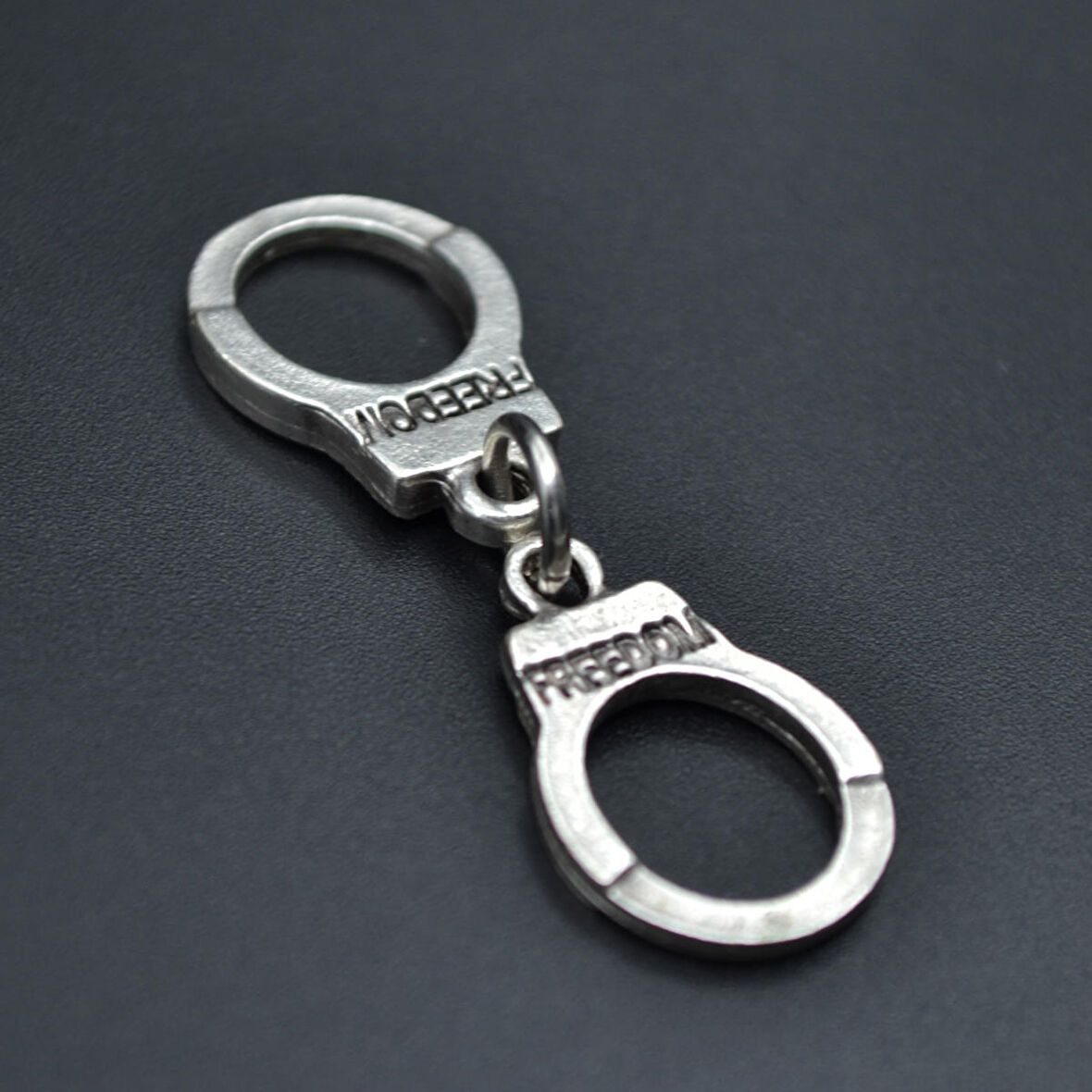 Kelepçe  Kolye Ucu - Antik Gümüş Kaplama - Kod:243