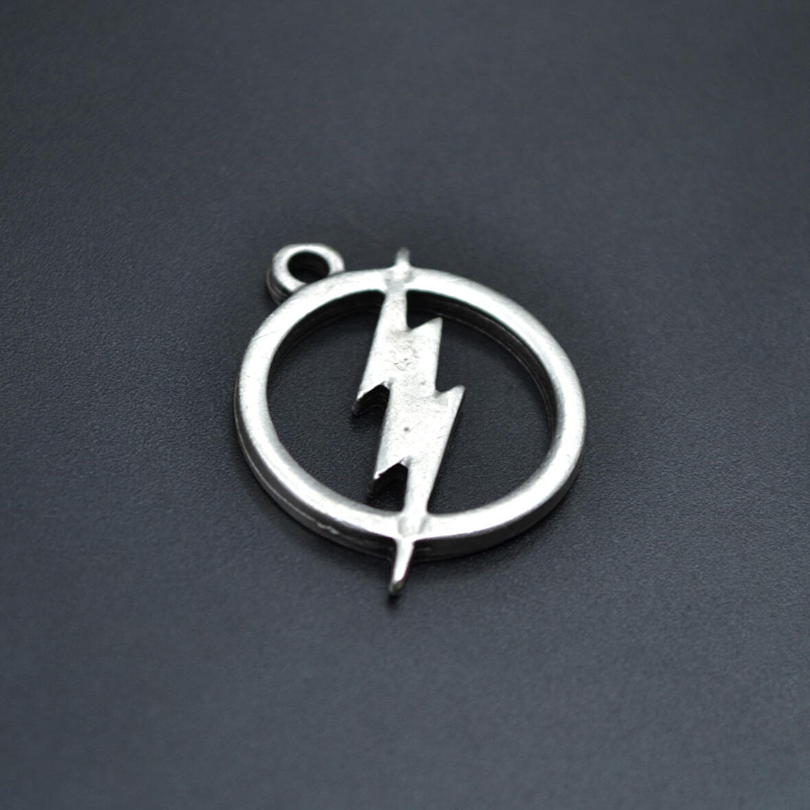 Şimşek - The Flash Kolye Ucu - Antik Gümüş Kaplama - Kod:87