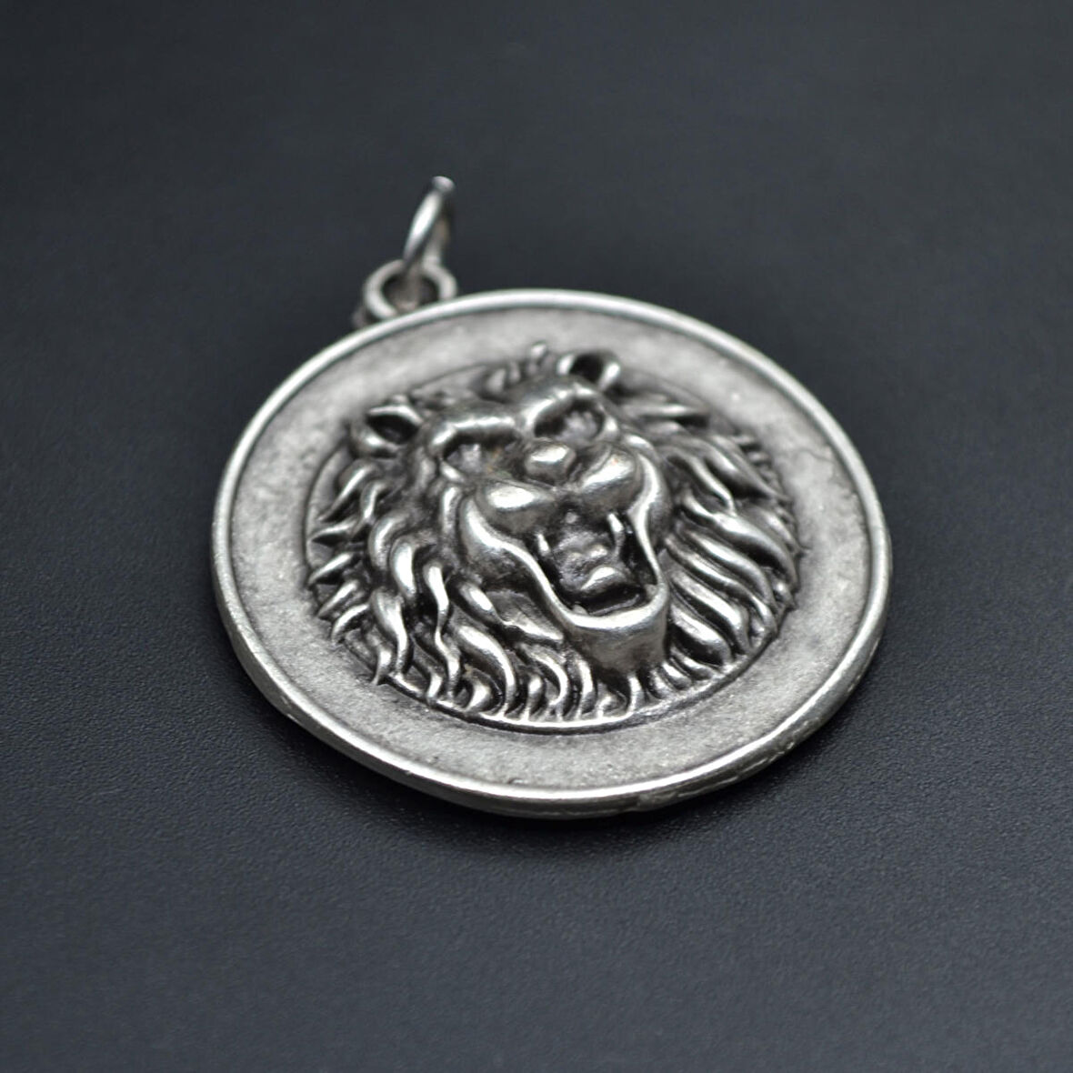 Aslan Madalyon Kolye Ucu - Antik Gümüş Kaplama - Kod:10