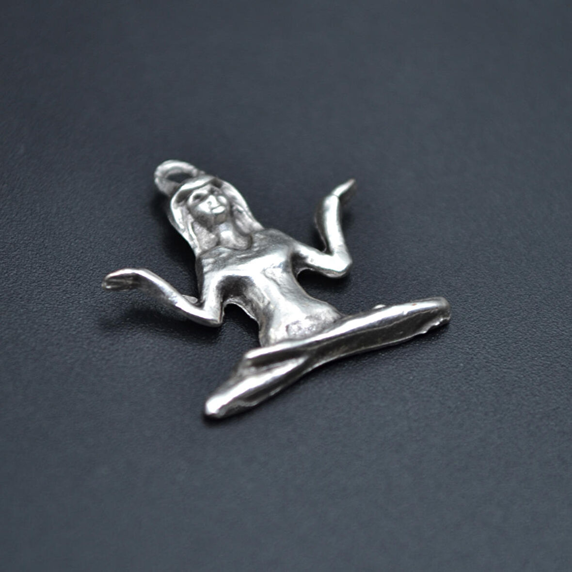 Minimal Yoga Kolye Ucu - Antik Gümüş Kaplama - Kod:275