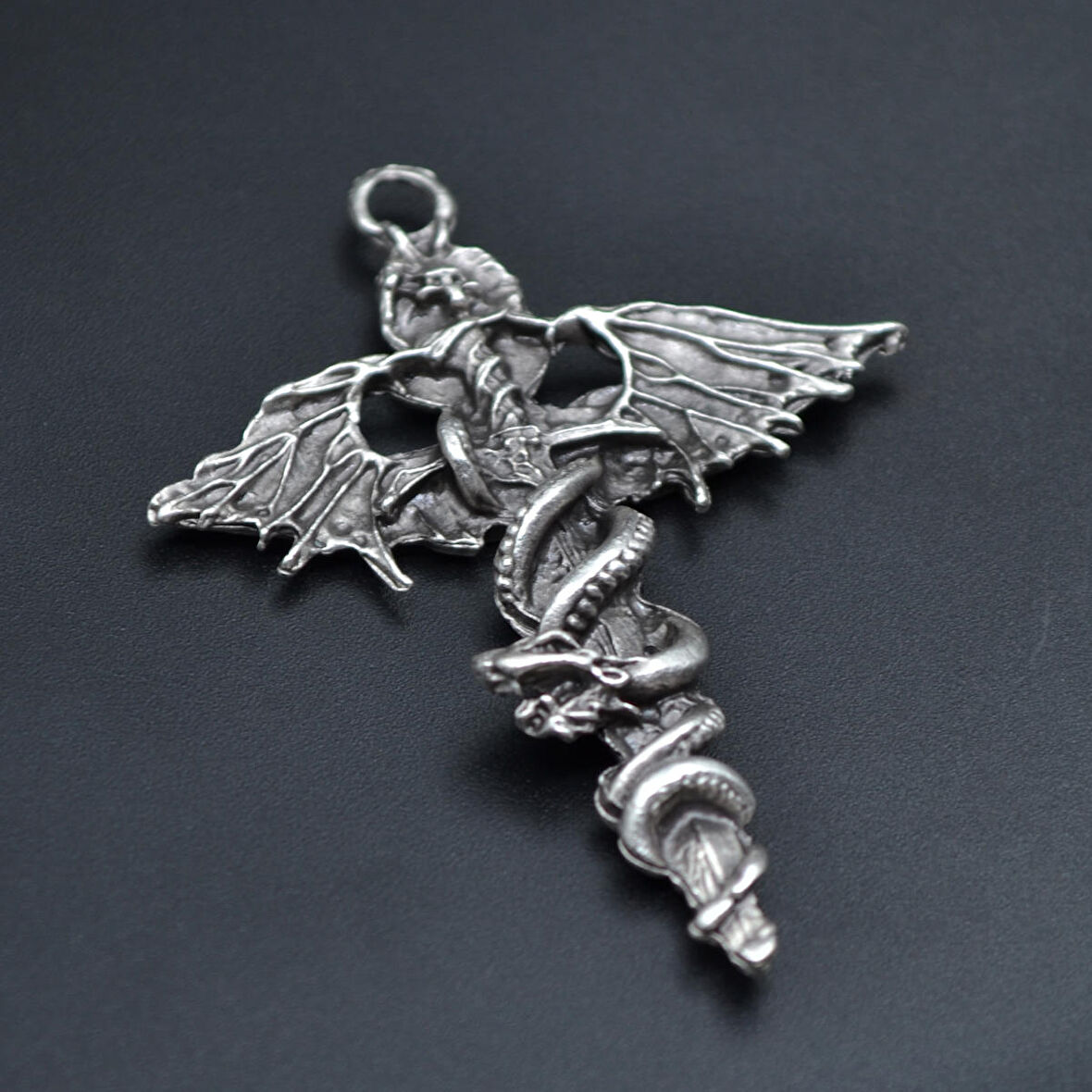 Kılıç Yılan Yarasa Kolye Ucu - Antik Gümüş Kaplama - Kod:22