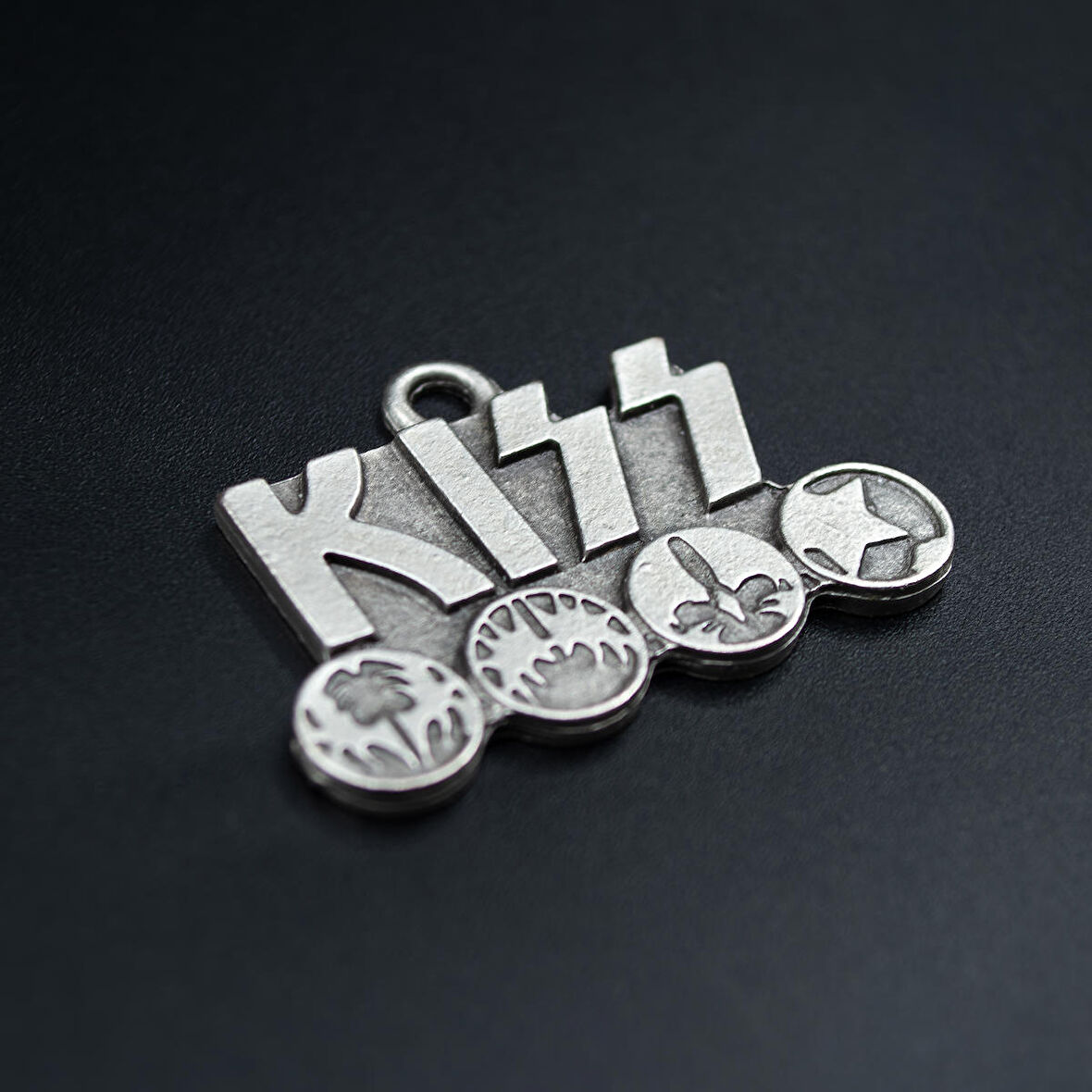 Kiss Kolye Ucu - Antik Gümüş Kaplama - Kod:300