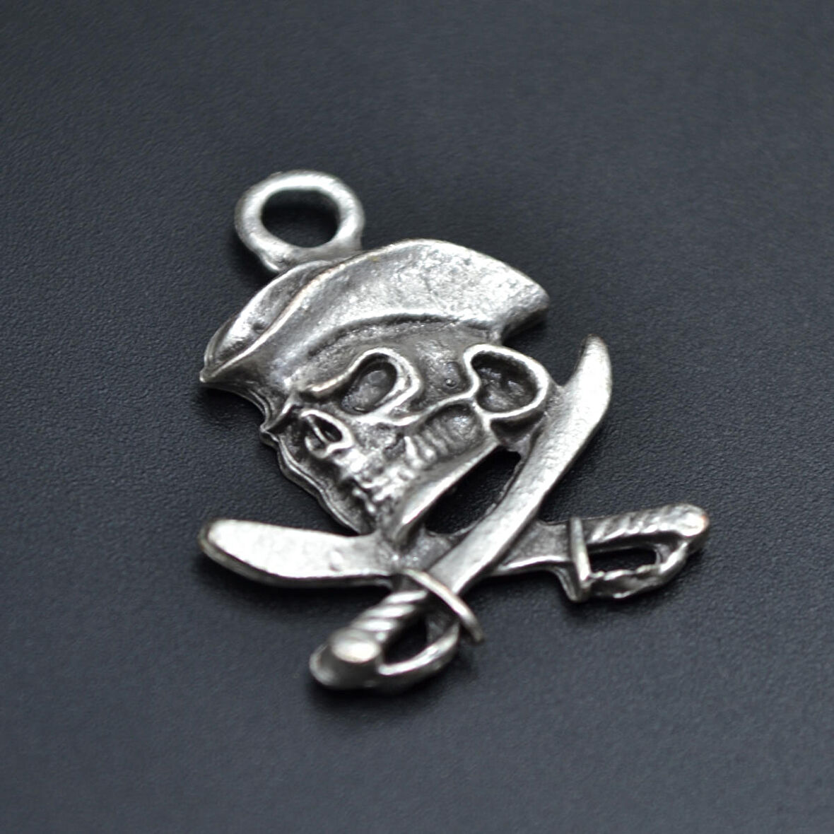 Kuru Kafa Korsan - Kılıç Kolye Ucu - Antik Gümüş Kaplama - Kod:93